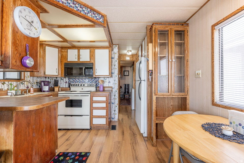 CANYON BREEZE RV RESORT - Residential