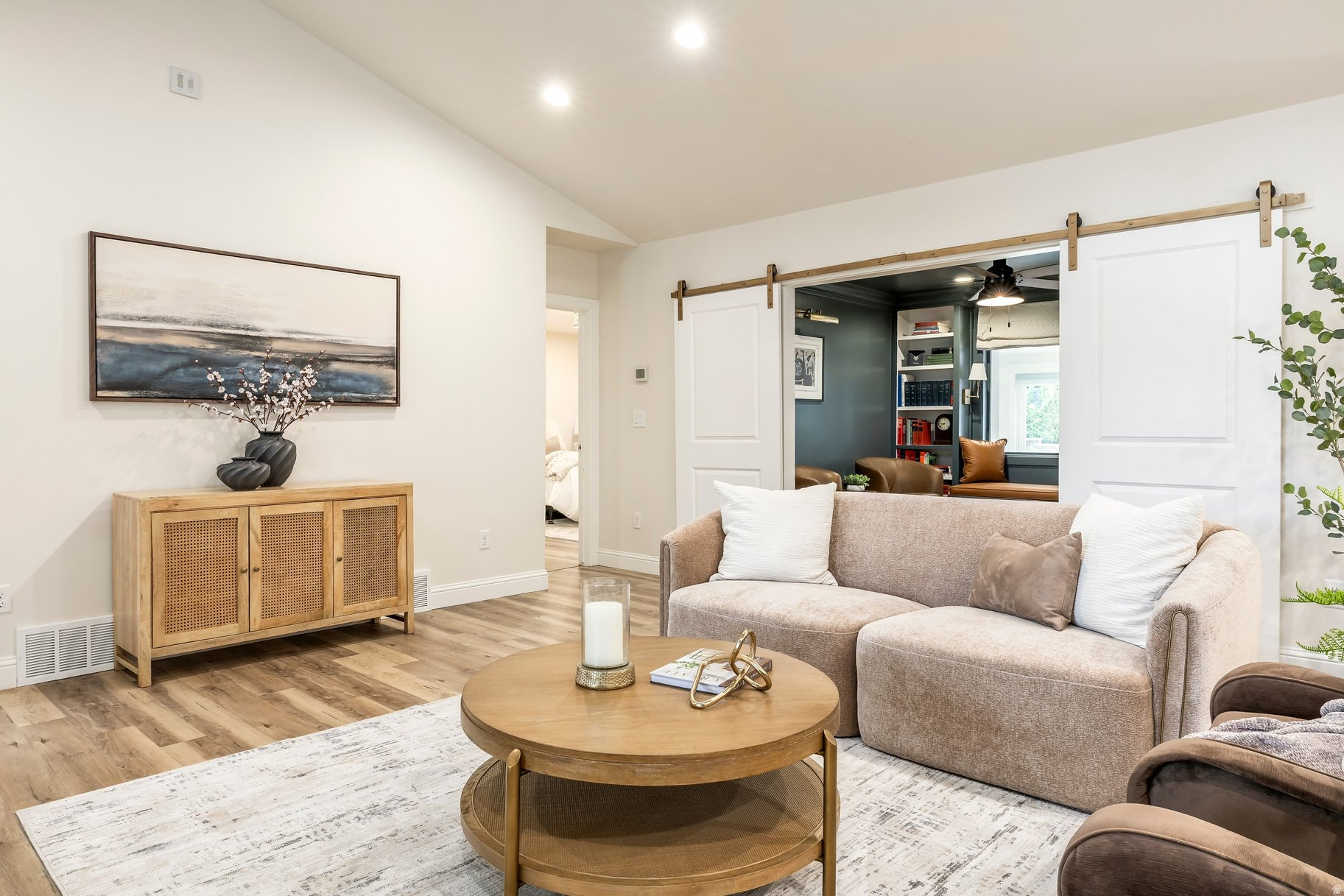 COUNTRY CLUB - Residential