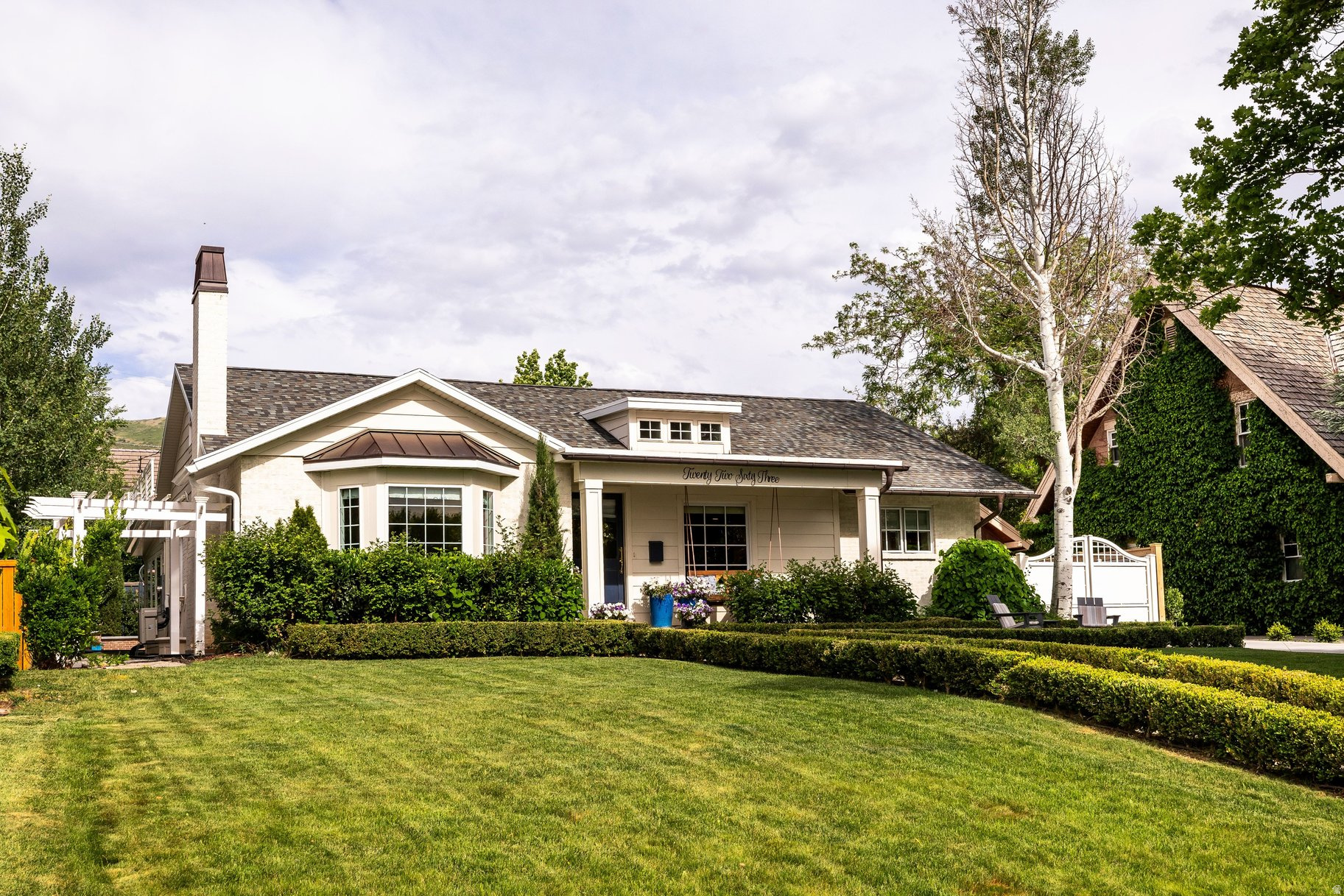 COUNTRY CLUB - Residential