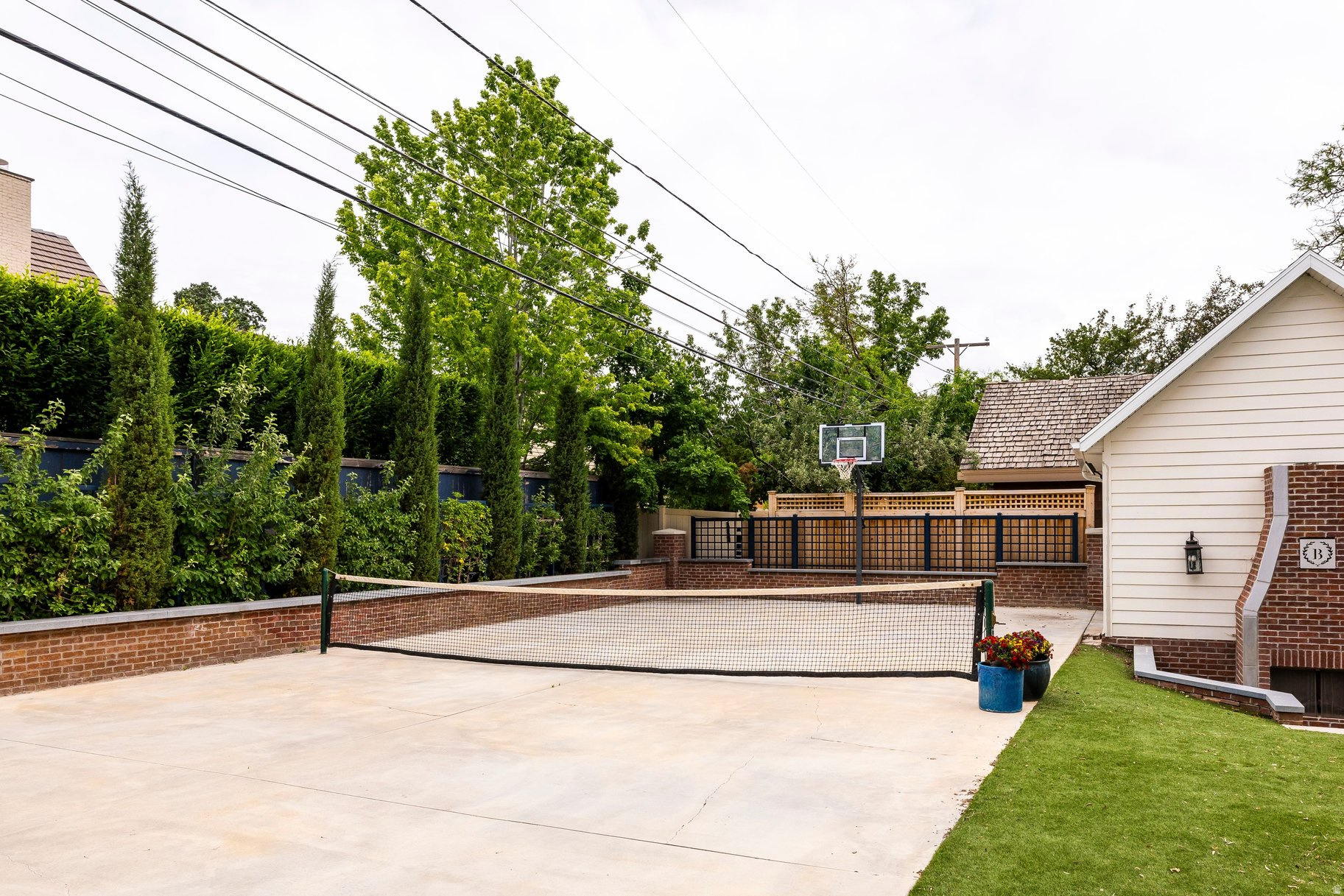 COUNTRY CLUB - Residential