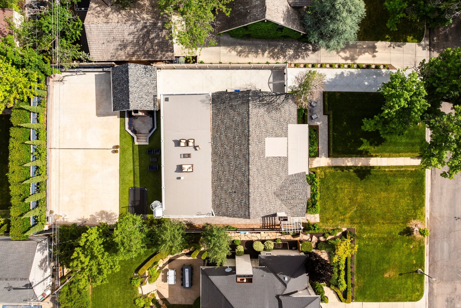 COUNTRY CLUB - Residential