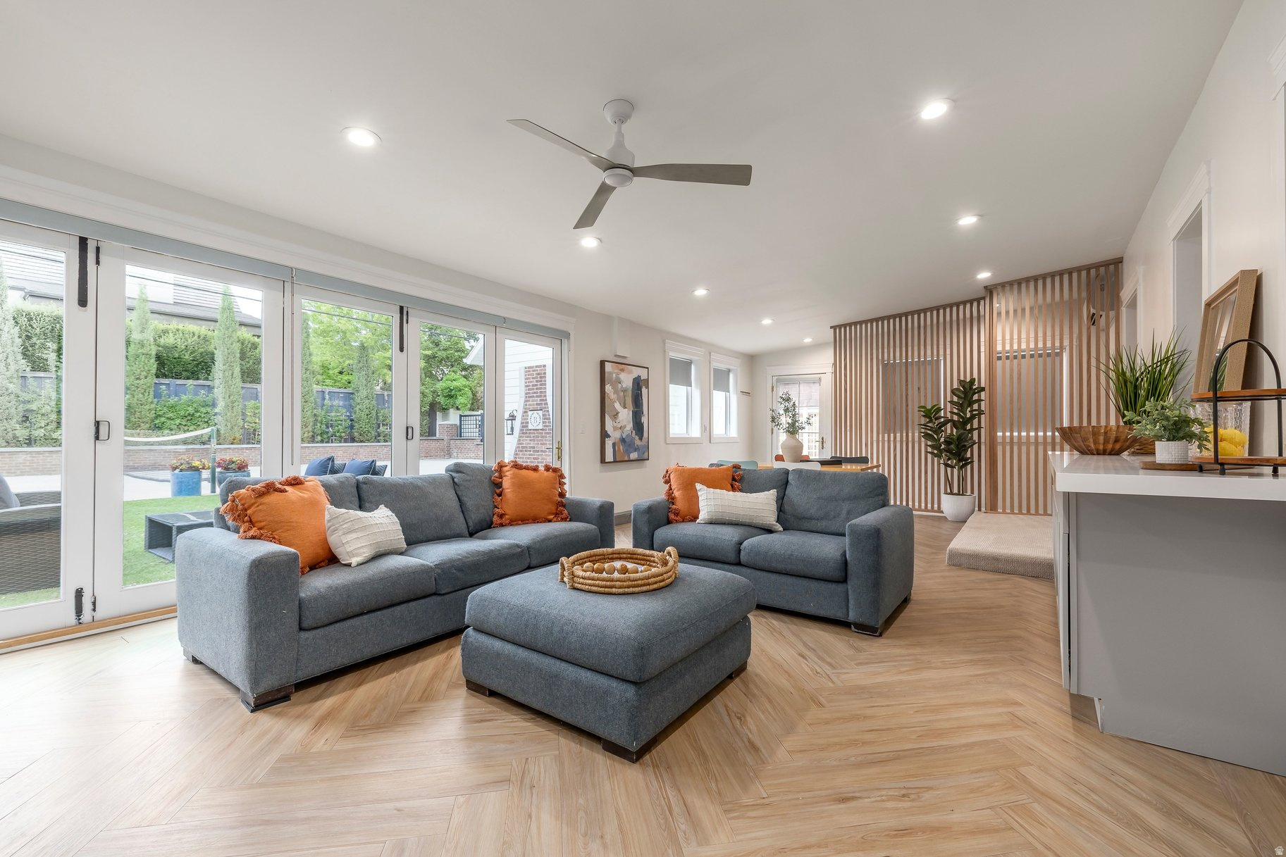 COUNTRY CLUB - Residential