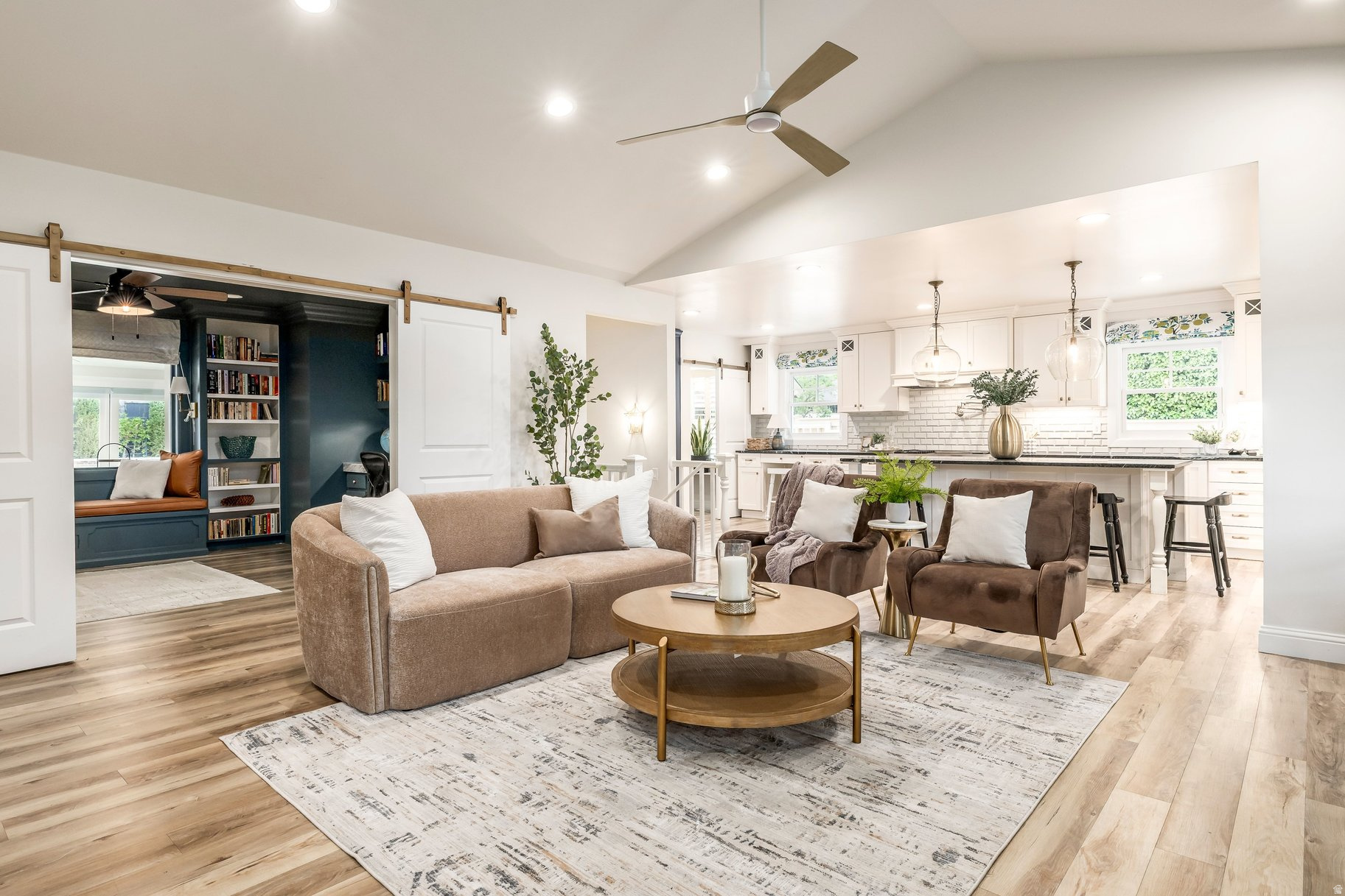 COUNTRY CLUB - Residential