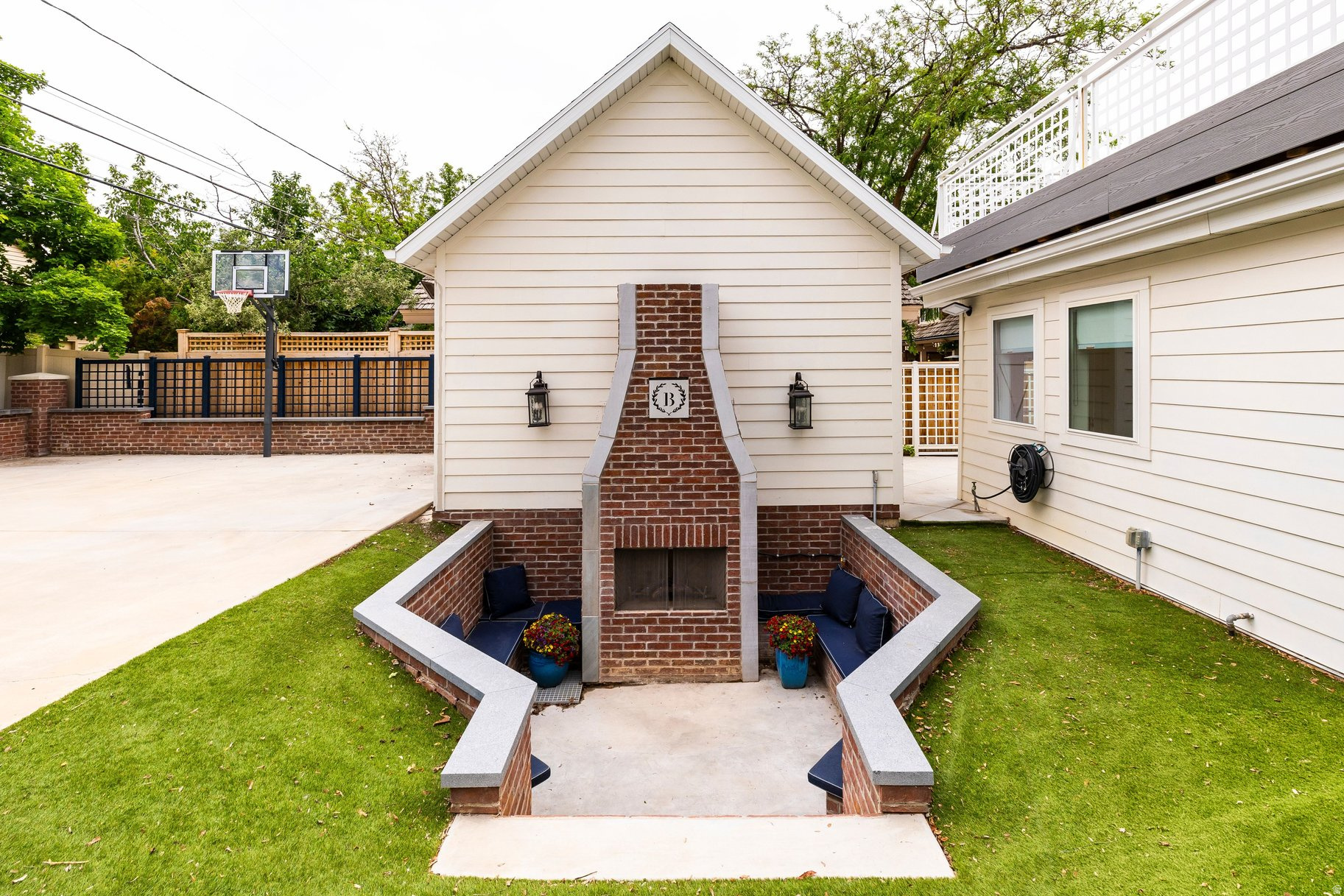 COUNTRY CLUB - Residential