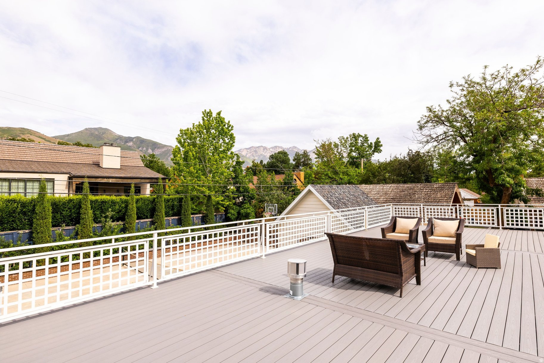 COUNTRY CLUB - Residential