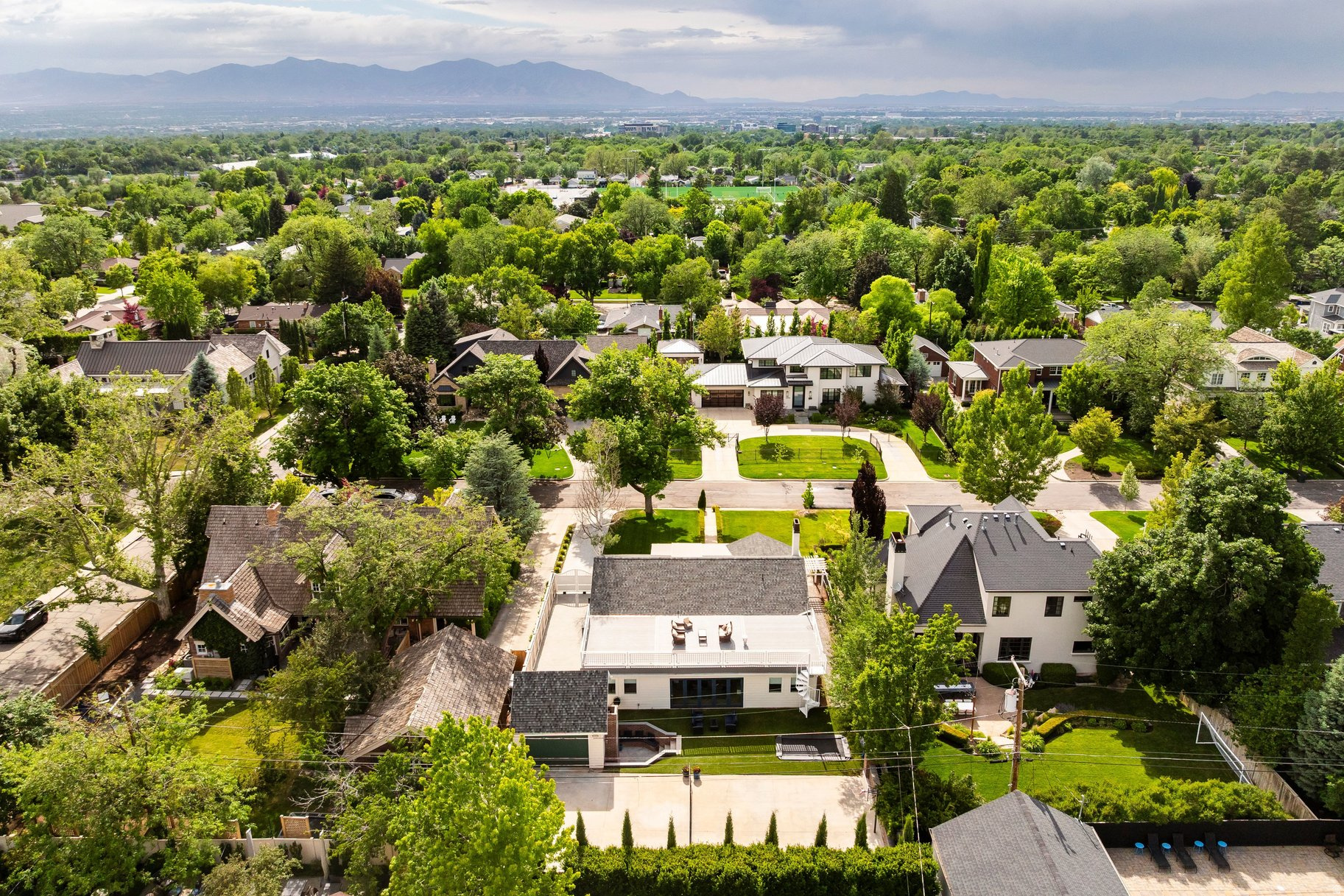 COUNTRY CLUB - Residential