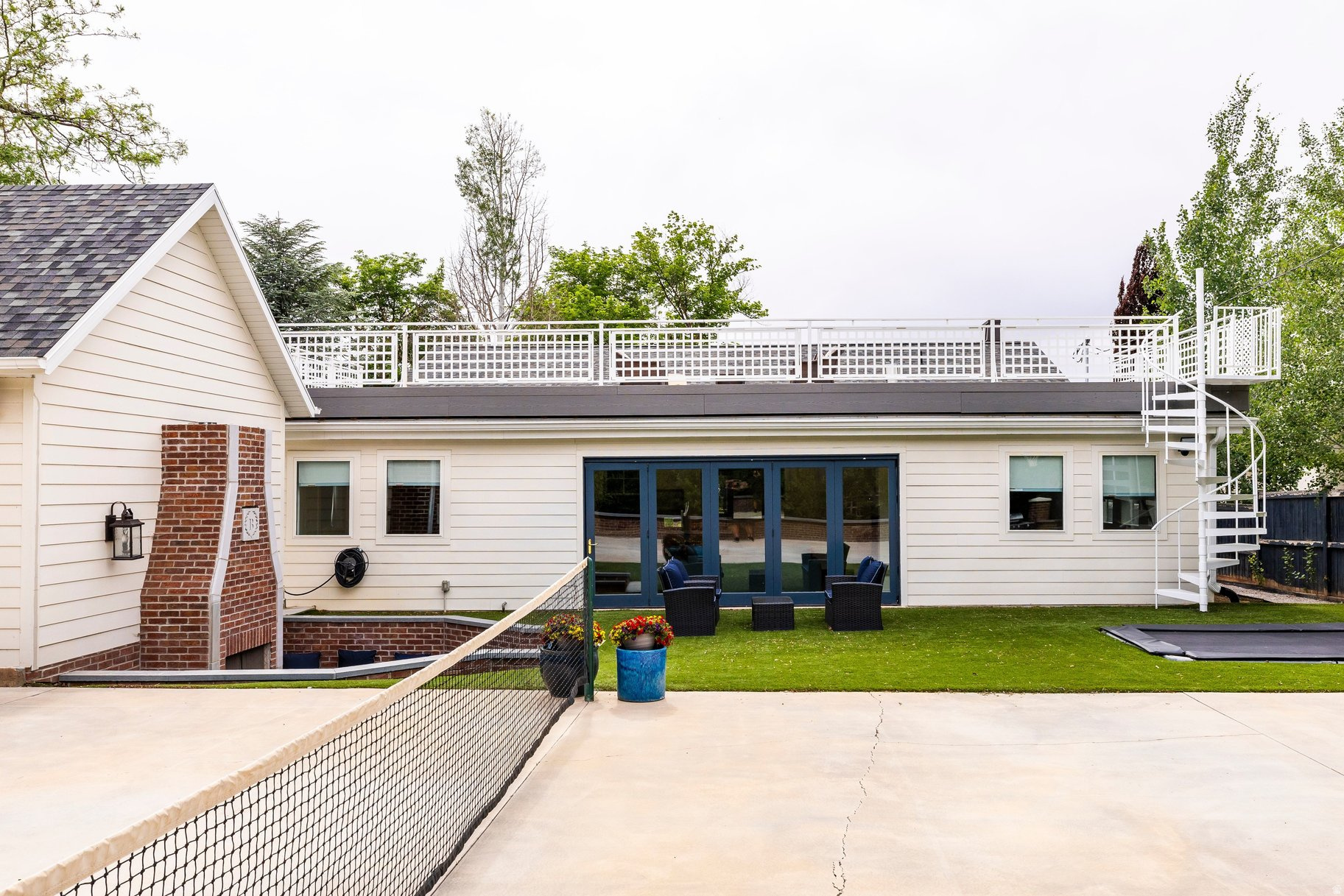 COUNTRY CLUB - Residential