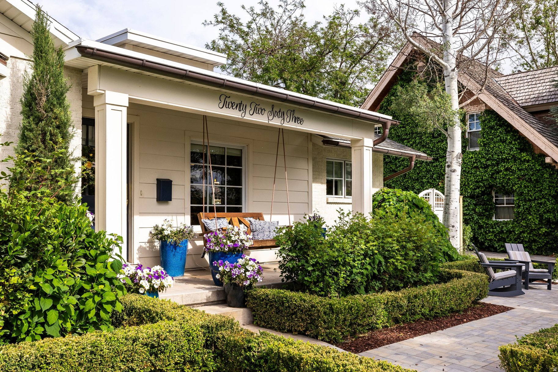 COUNTRY CLUB - Residential