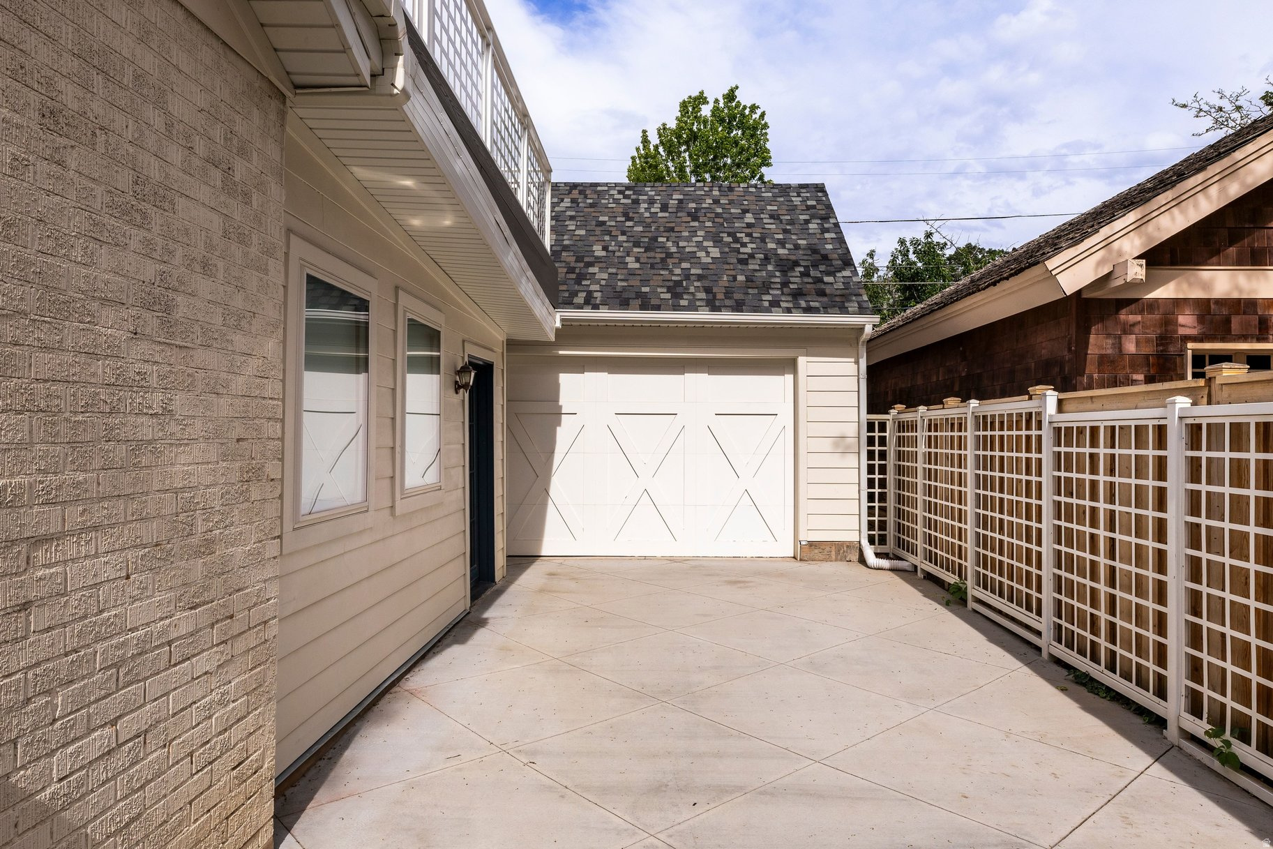 COUNTRY CLUB - Residential