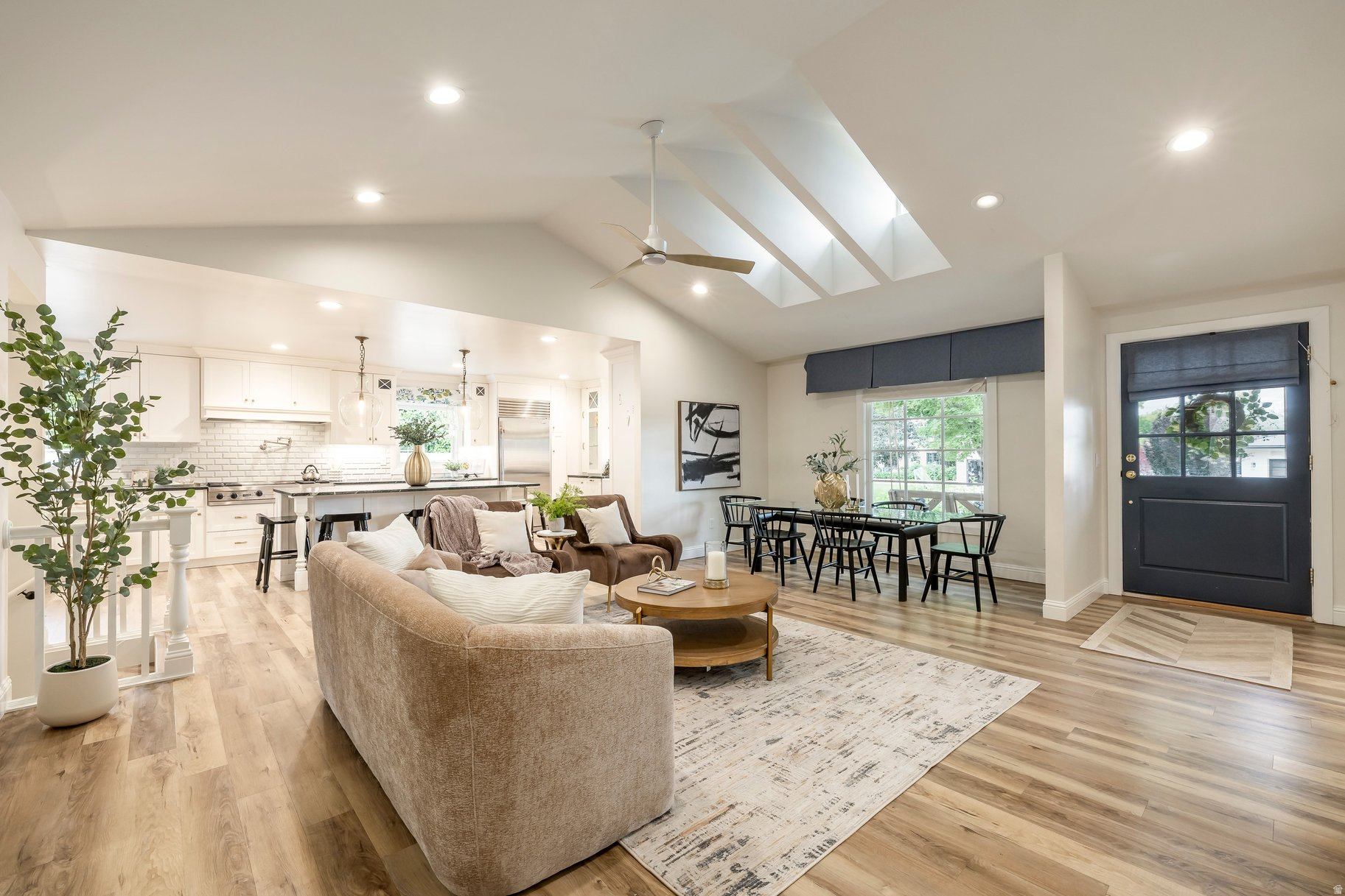 COUNTRY CLUB - Residential