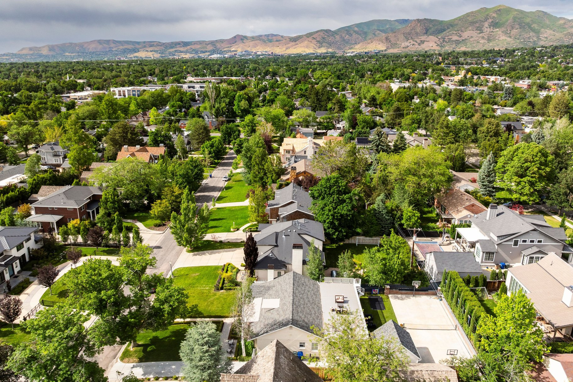 COUNTRY CLUB - Residential