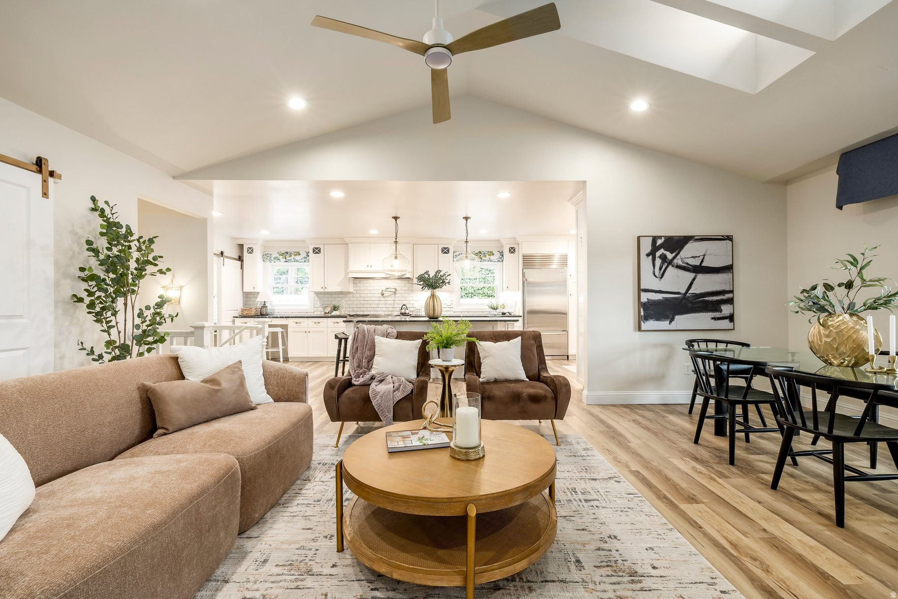 COUNTRY CLUB - Residential