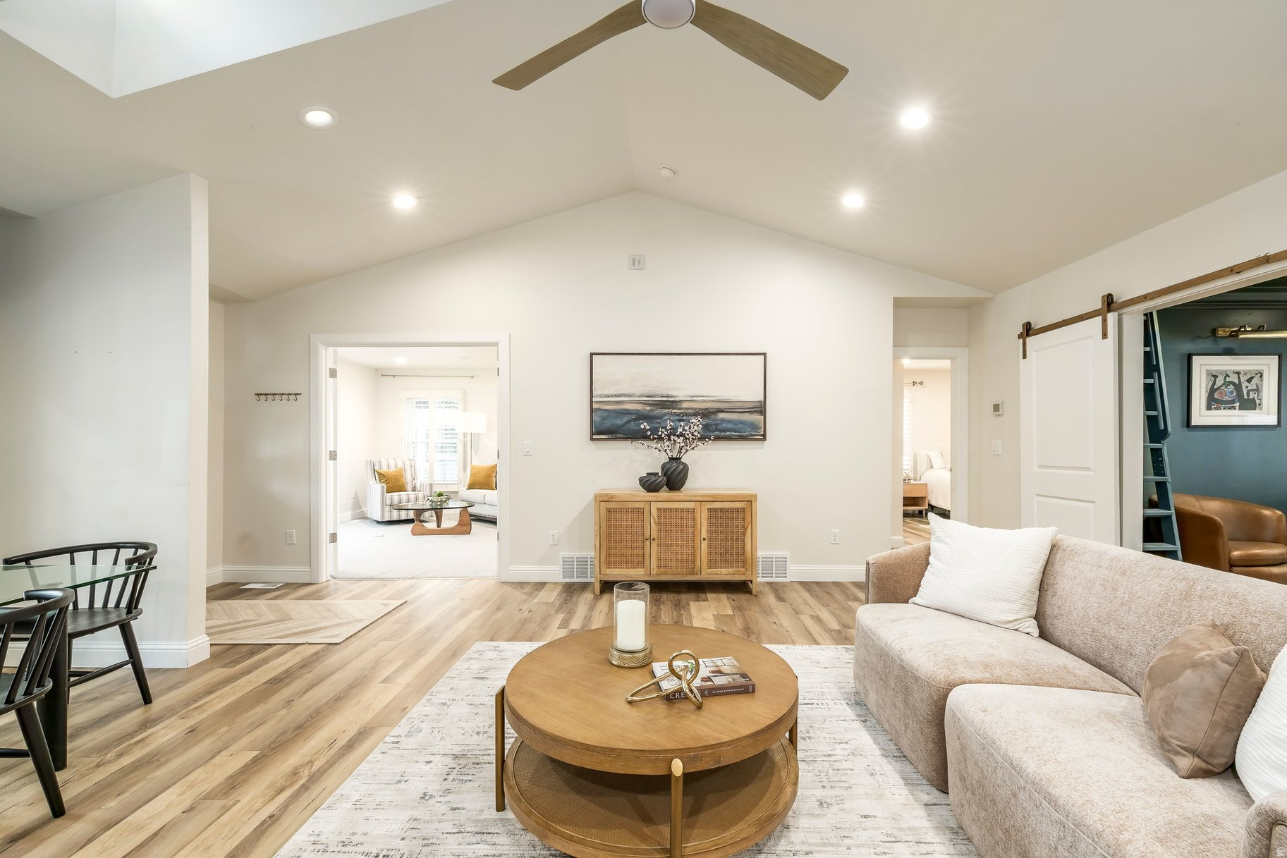 COUNTRY CLUB - Residential