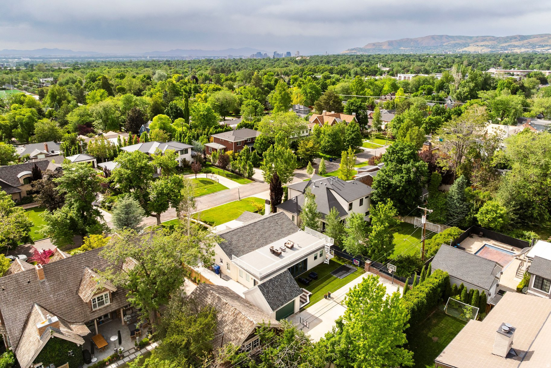 COUNTRY CLUB - Residential