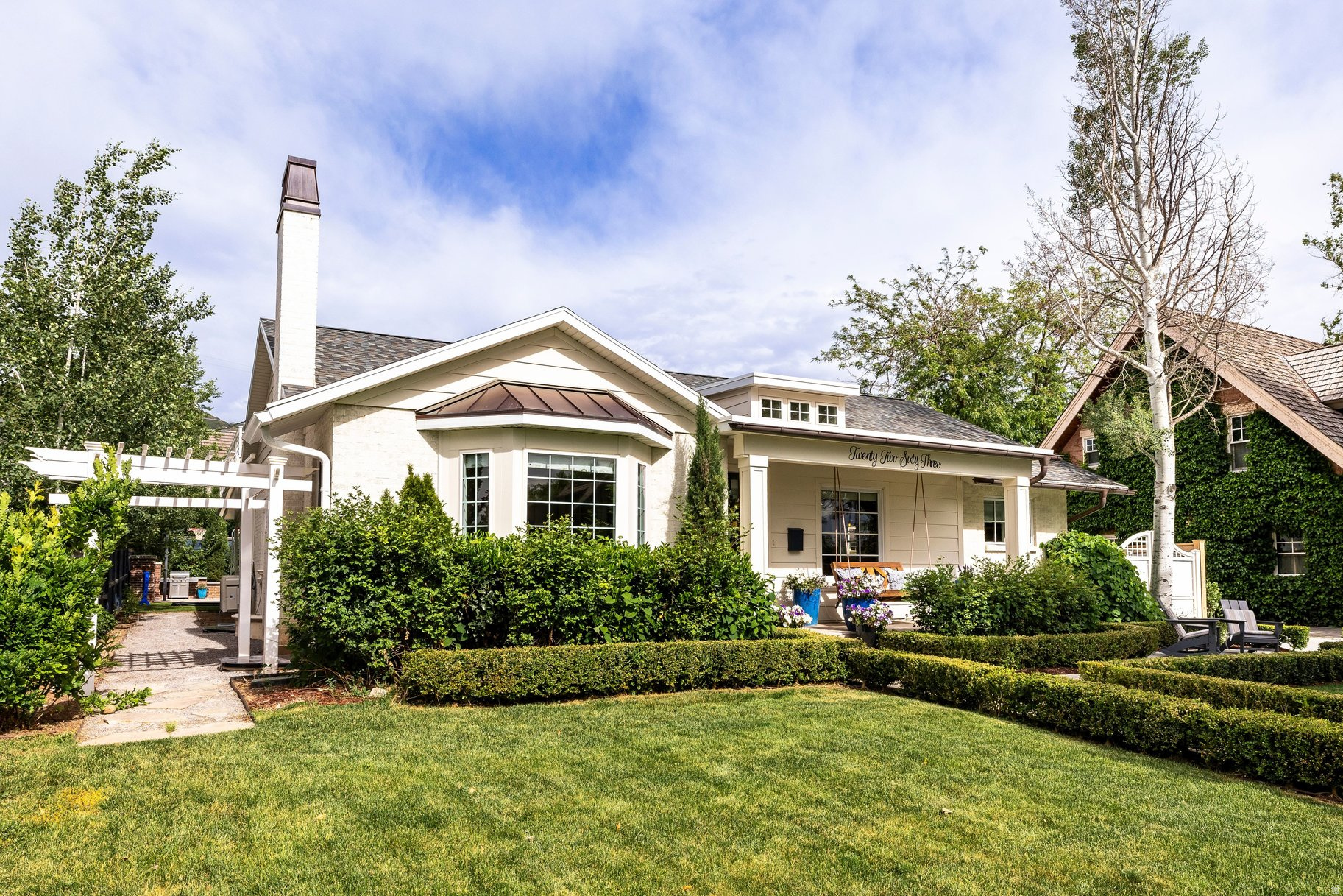 COUNTRY CLUB - Residential