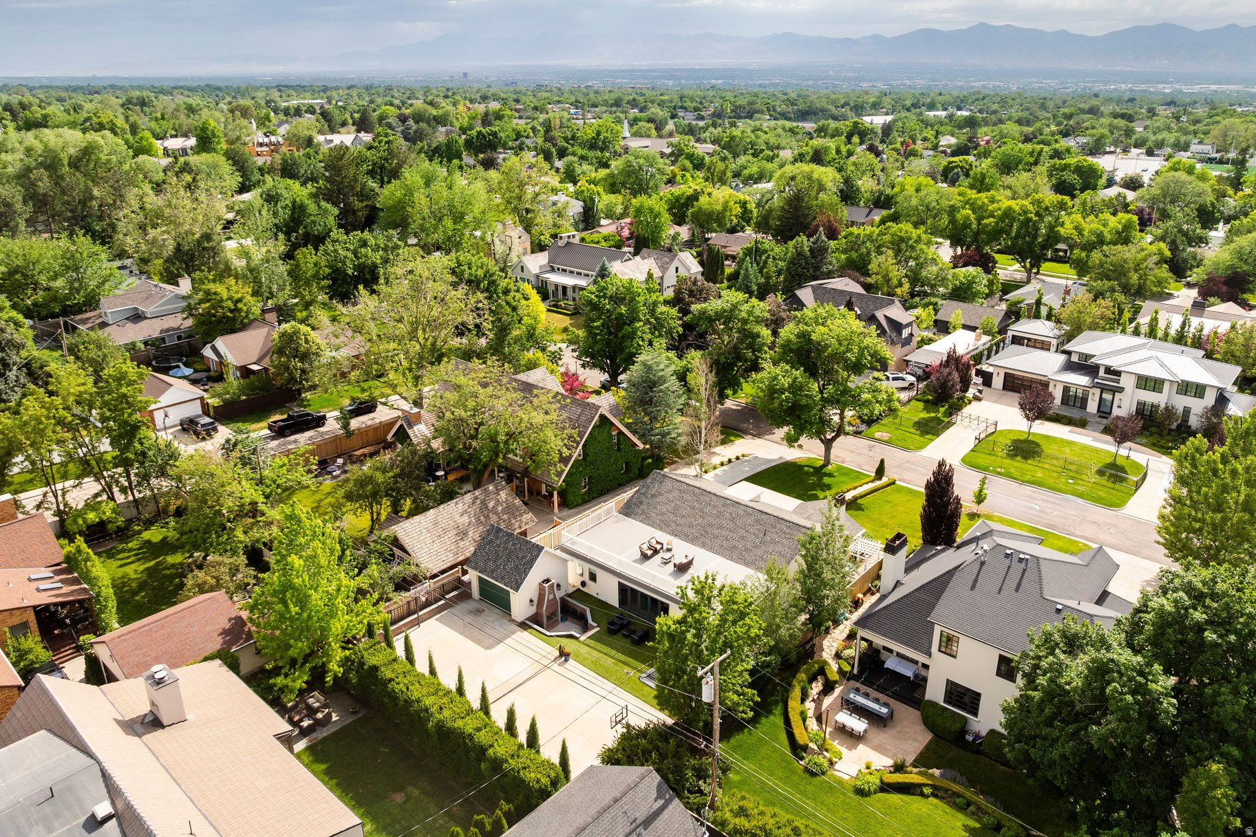 COUNTRY CLUB - Residential