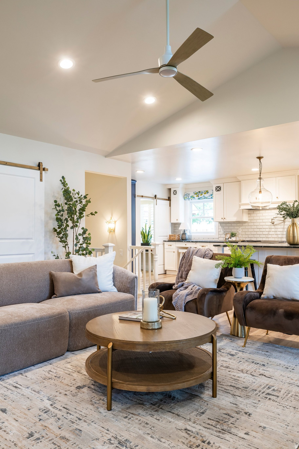 COUNTRY CLUB - Residential