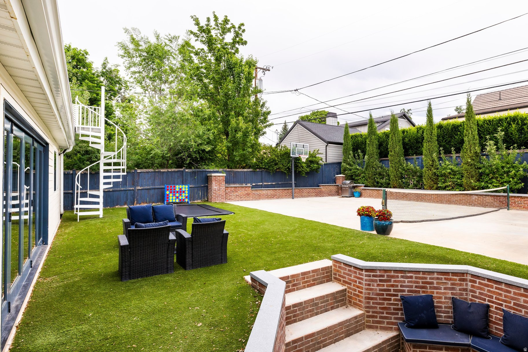 COUNTRY CLUB - Residential