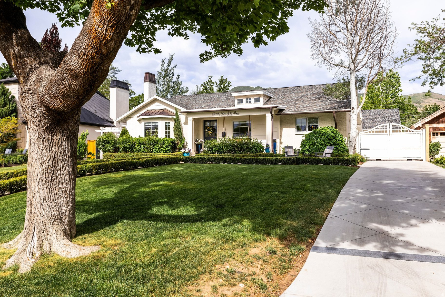 COUNTRY CLUB - Residential