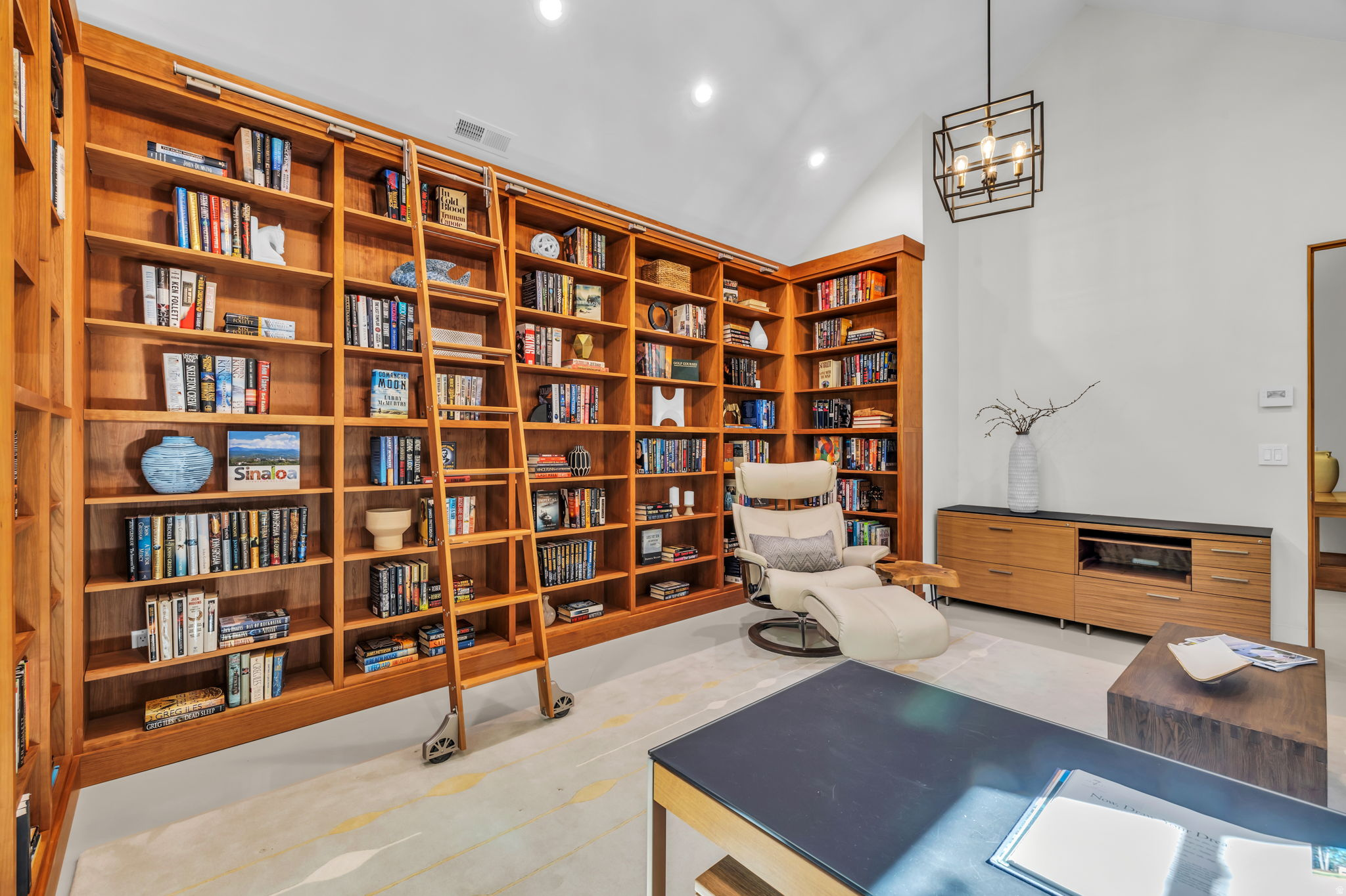 IVY COURT - Residential