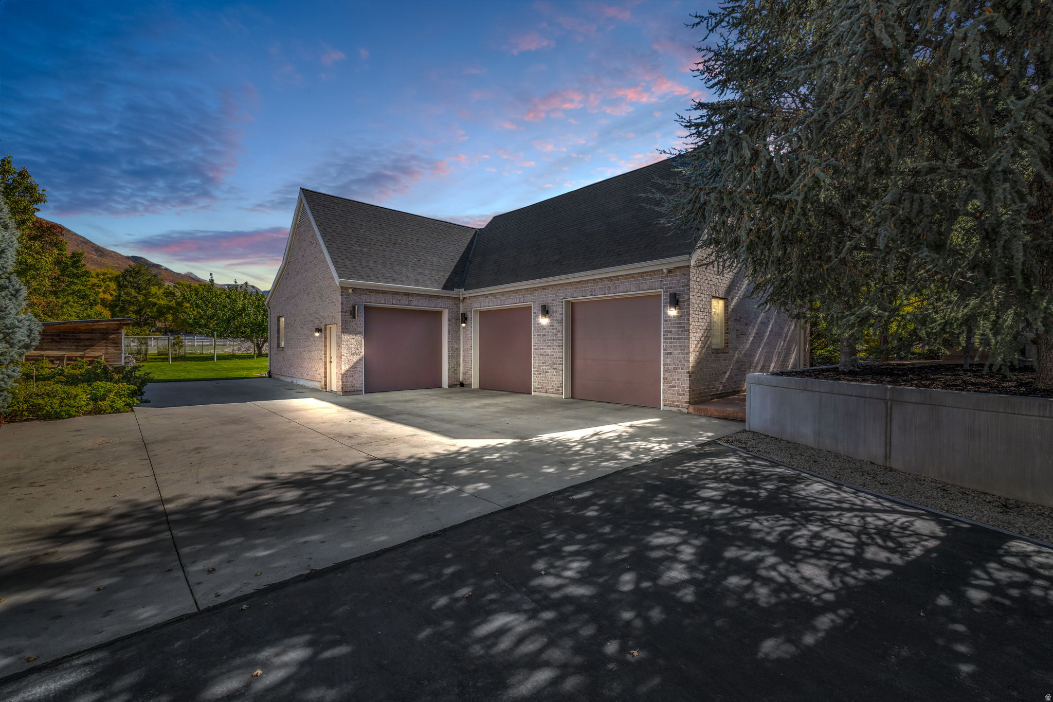 IVY COURT - Residential