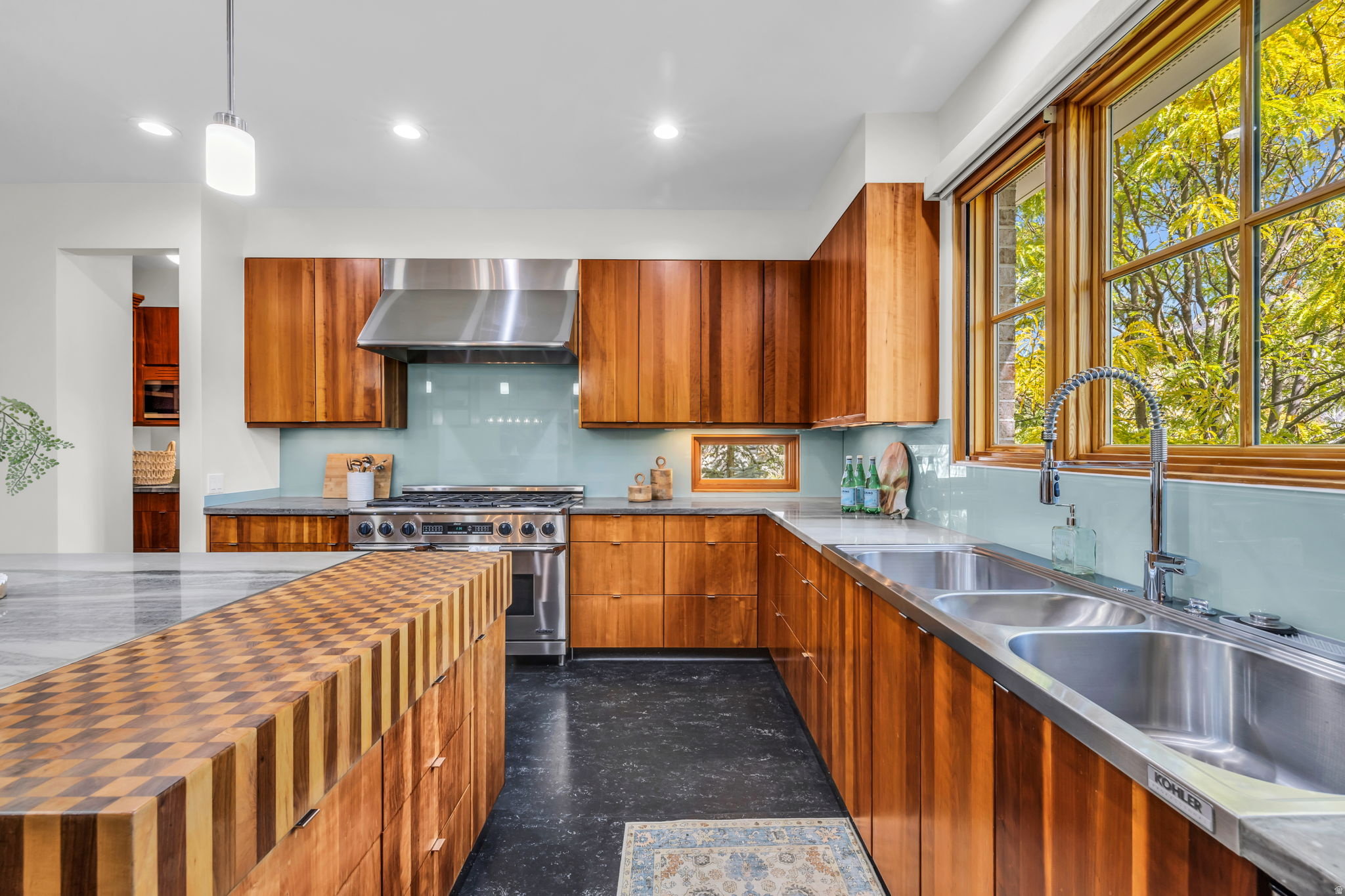 IVY COURT - Residential