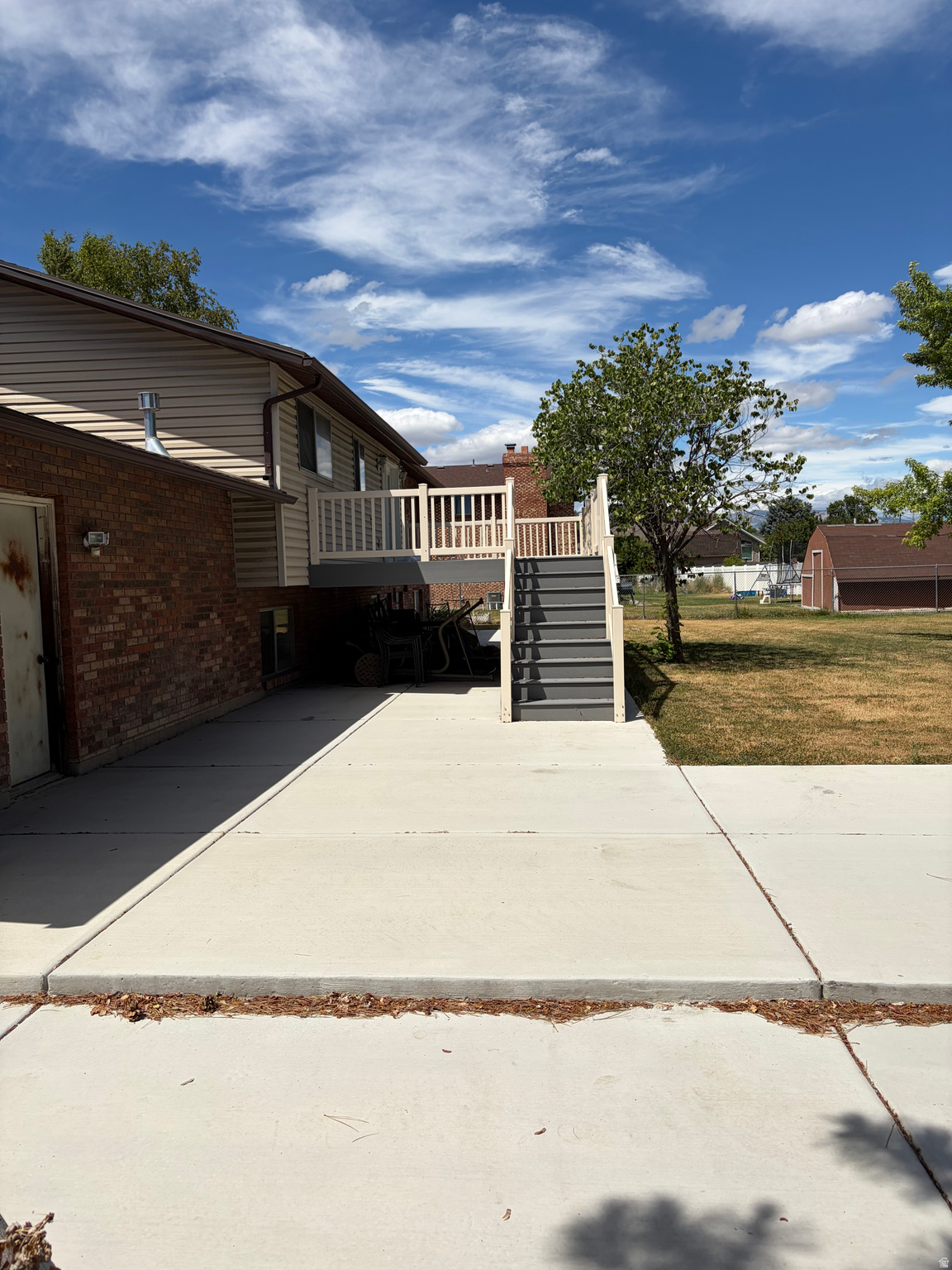 COUNTRY MEADOWS - Residential