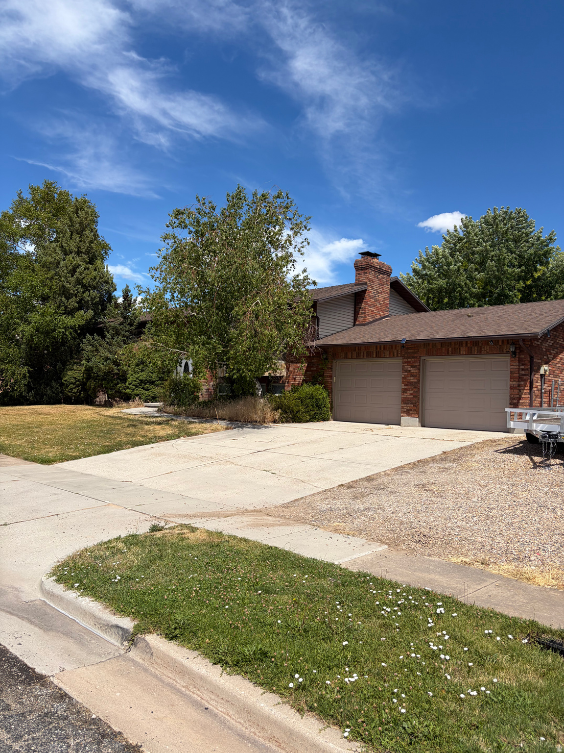 COUNTRY MEADOWS - Residential