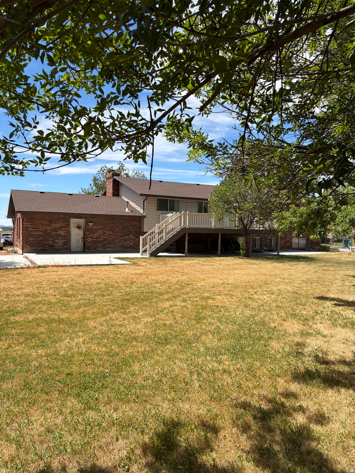 COUNTRY MEADOWS - Residential