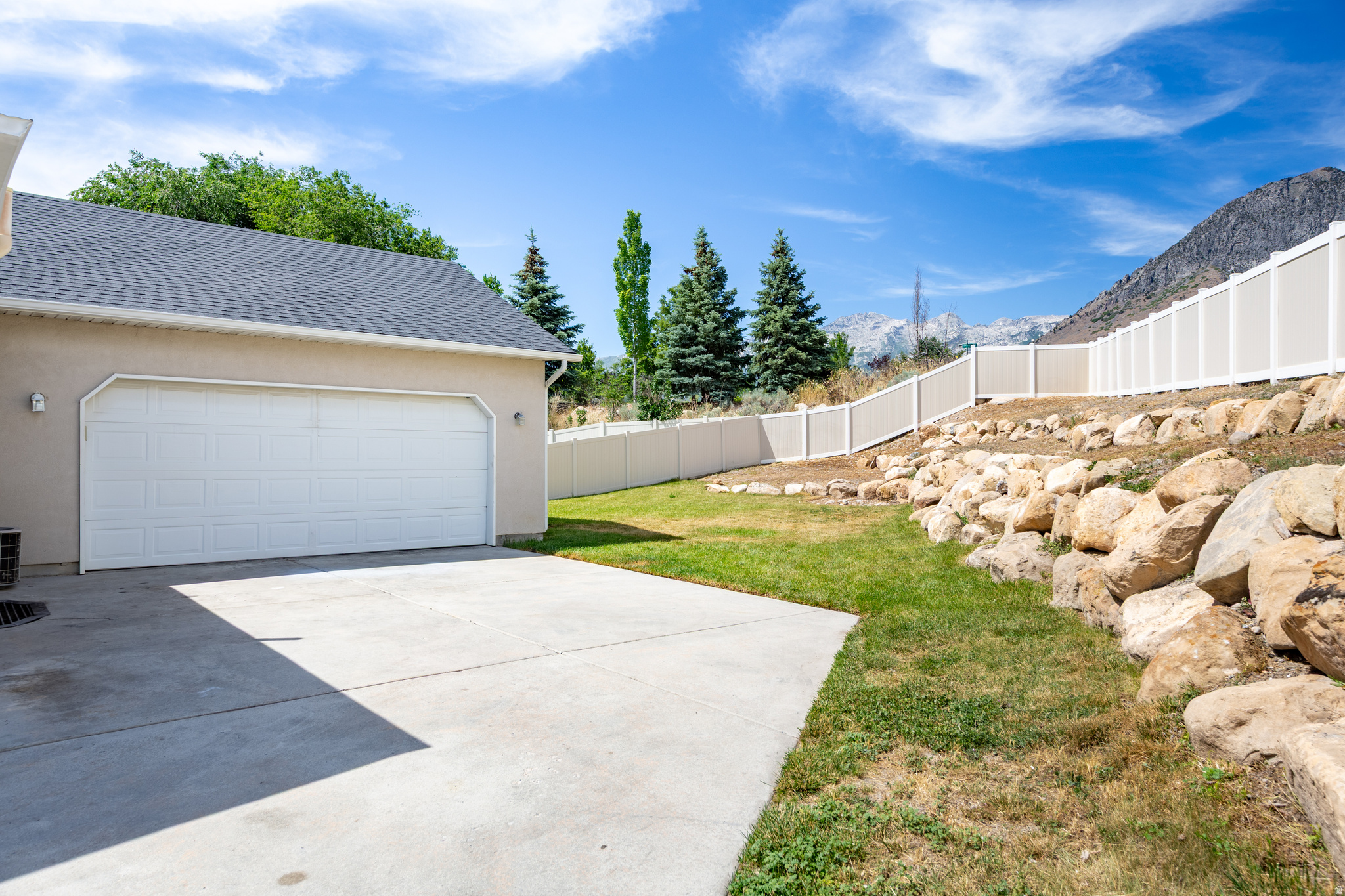RED OAKS - Residential