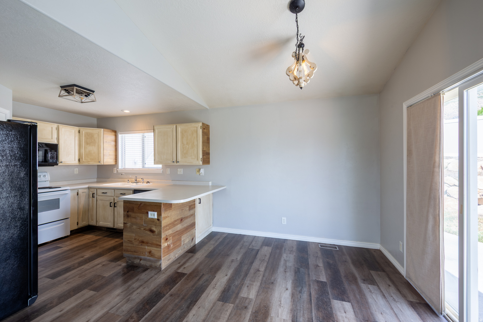 RED OAKS - Residential