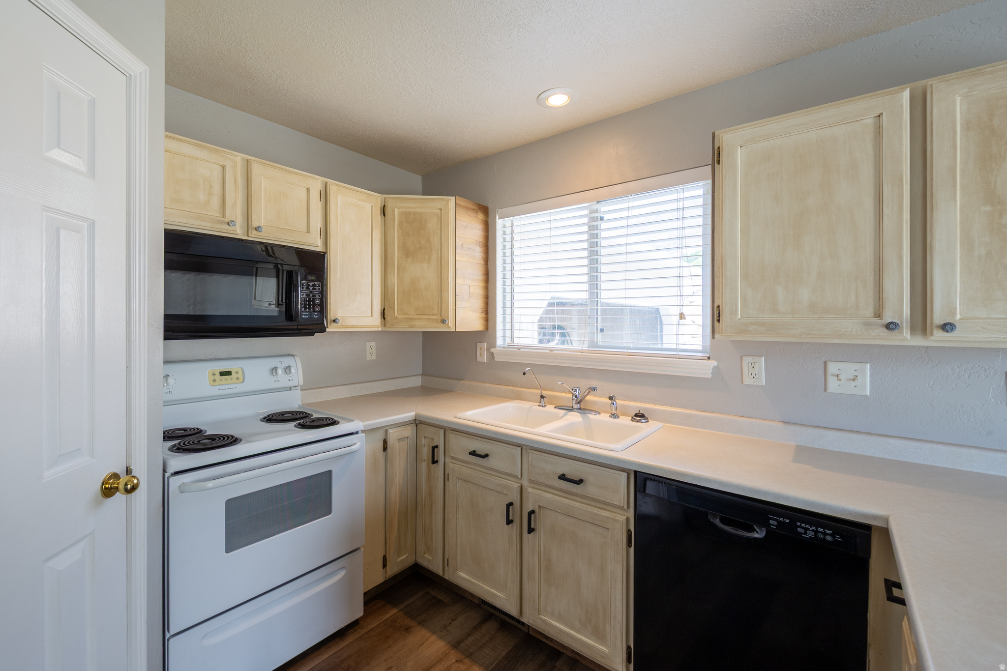 RED OAKS - Residential