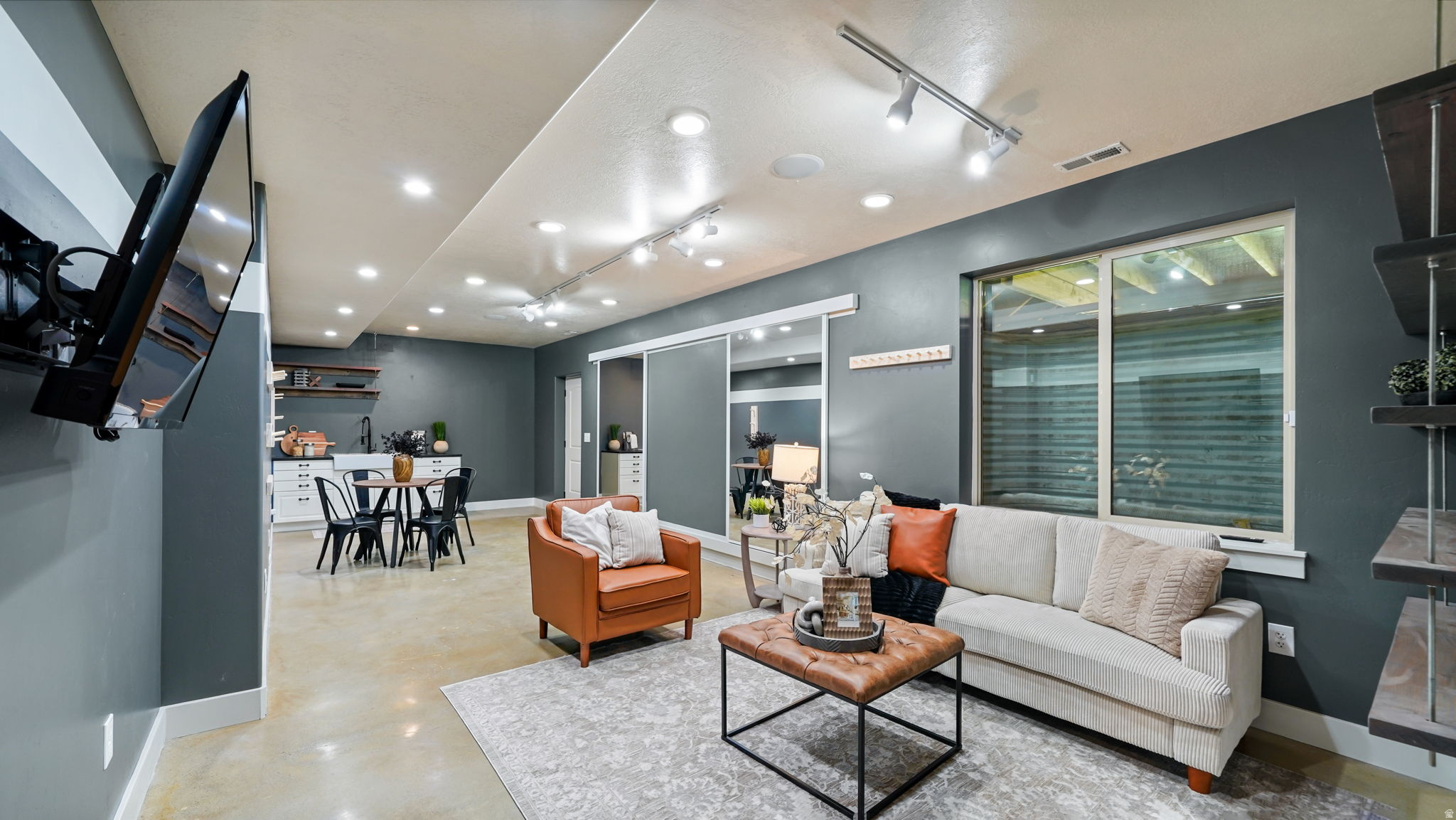 ORCHARD GROVE - Residential