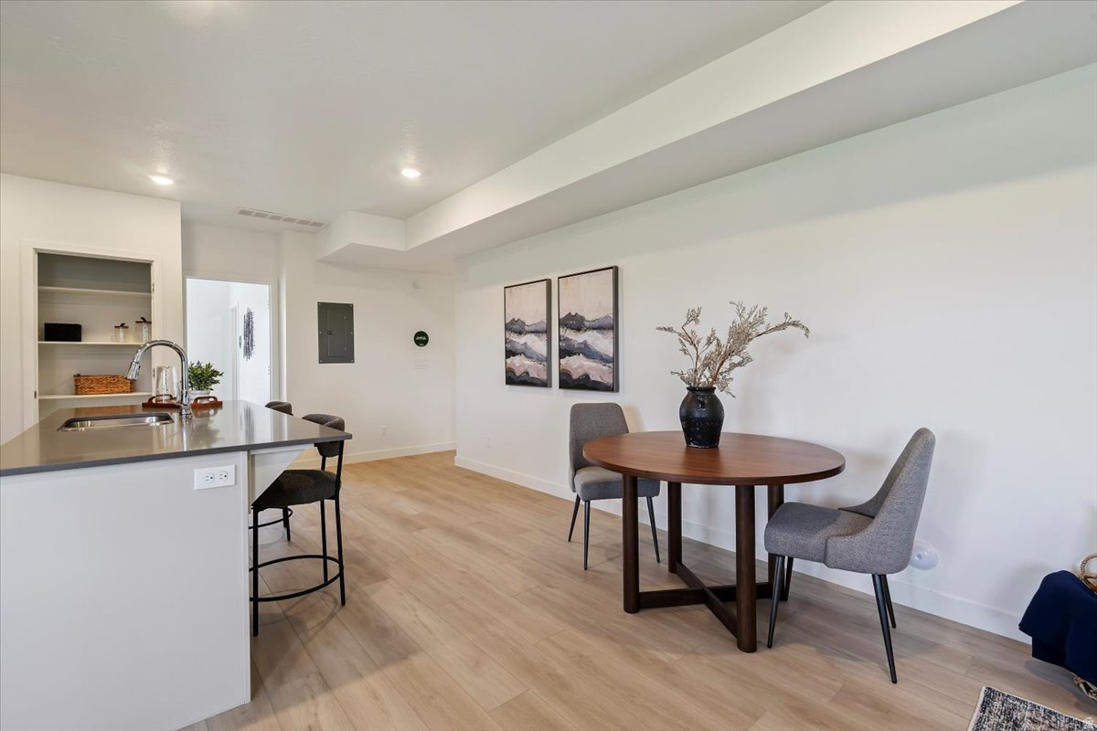 NORTH LAKE MEADOWS - Residential