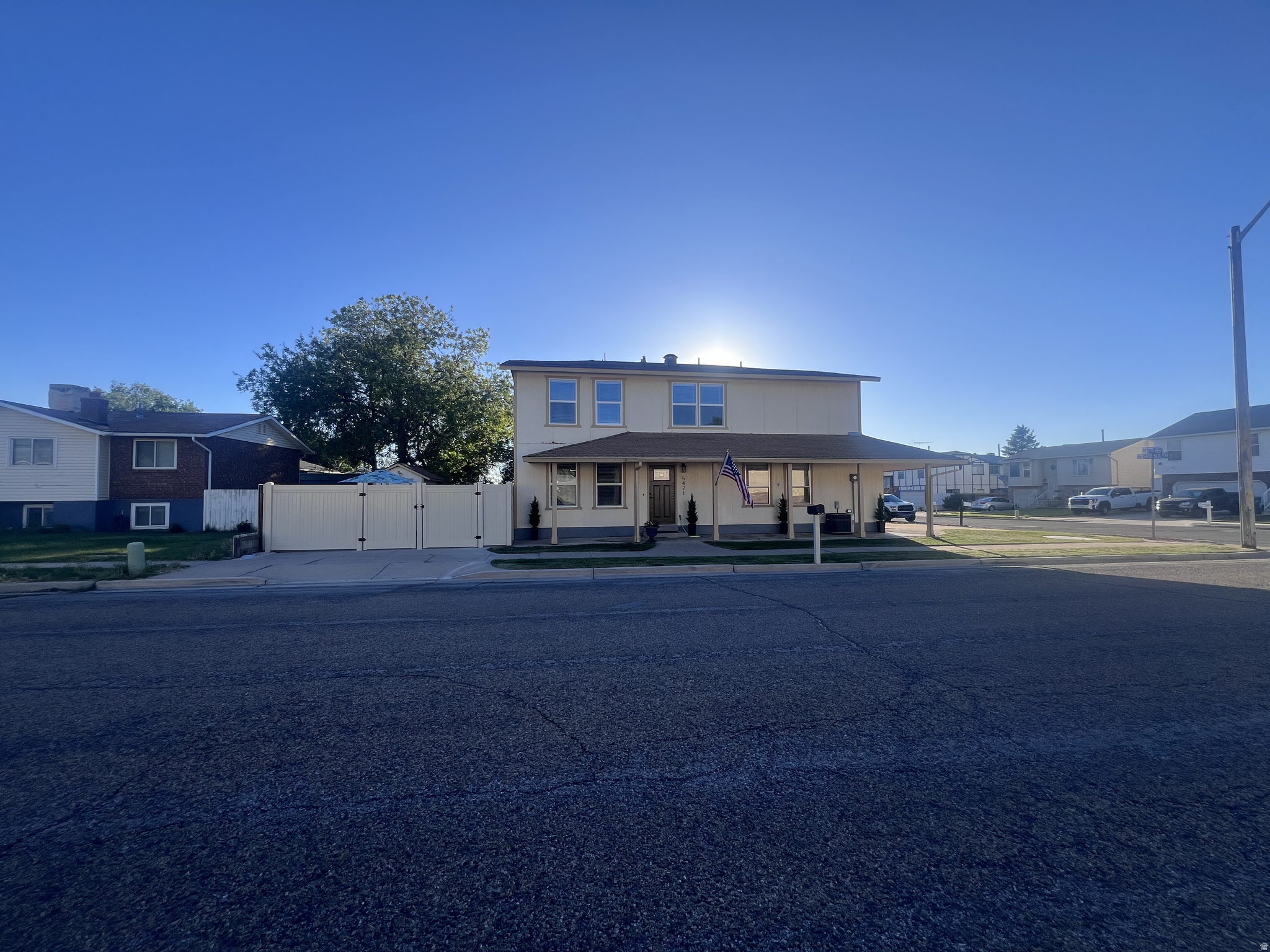 Main image without alt text