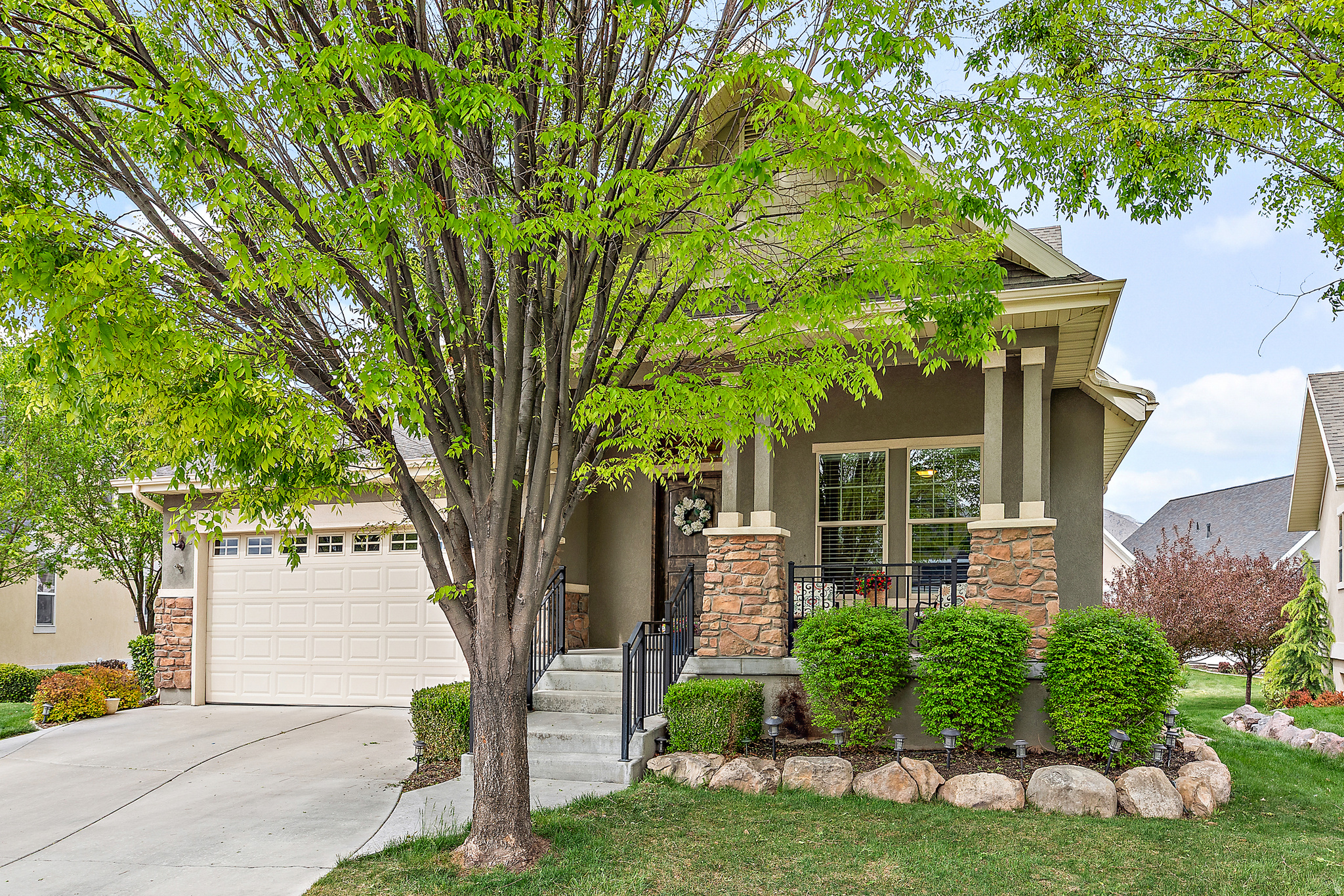 Rare opportunity to own an affordable, updated, move-in-ready, single-family home in Mapleton's highly sought-after Harvest Park! Unlike cookie-cutter subdivisions, this architecturally diverse, master-planned community features unique home styles, parks and walking trails. Enjoy ultimate low-maintenance living: this home sits in the maintained section, meaning the HOA handles your summer lawn care and winter snow removal, when the snow hits 2". Your water bill (inside and out) and primary homeowners' insurance are also covered in the low monthly HOA fee. (Owner is responsible for an H0-6 condo policy covering personal possessions.) Inside, the home has been genuinely cared for and boasts updated quality finishes and premium flooring. Enjoy an updated kitchen featuring new granite countertops, refreshed bathrooms, and new, high-end carpeting. With an open, inviting layout, there are zero projects waiting for you-just unpack and relax. Finding a move-in ready home in Mapleton with this square footage and a fully finished basement at this price point is rare. Don't miss your chance to get into this amazing community!