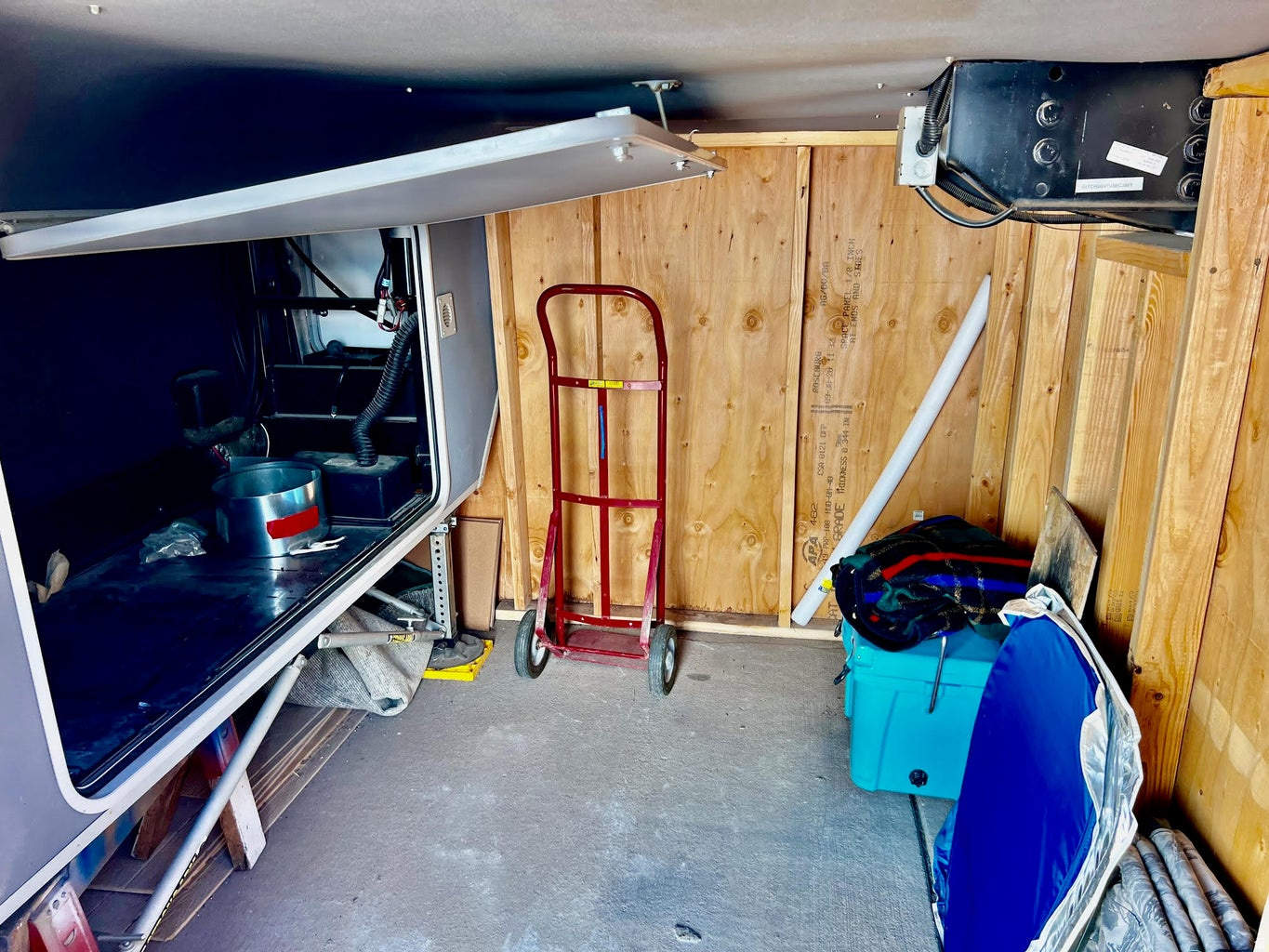 CANYON BREEZE RV RESORT - Land