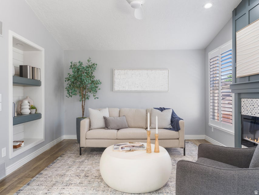 BLOOMINGTON HILLS - Residential
