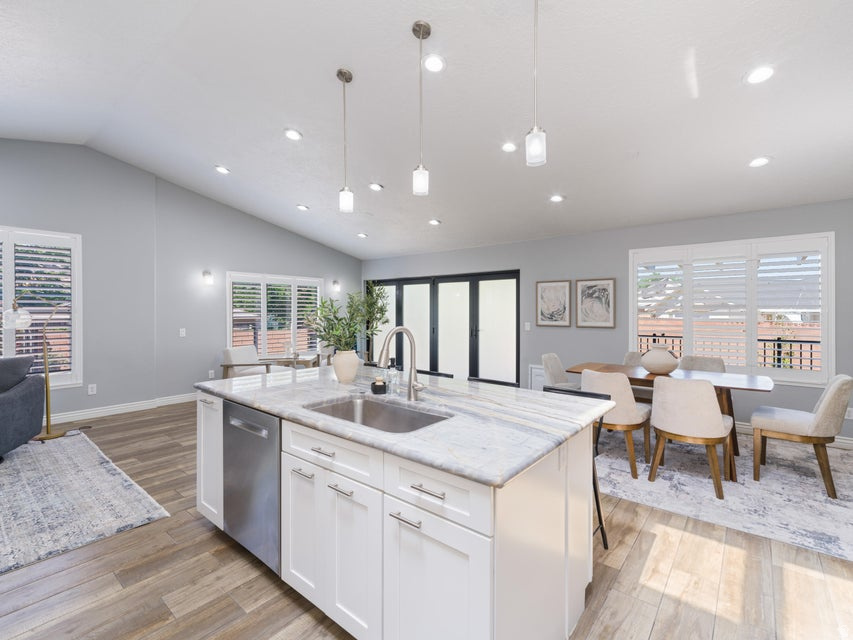 BLOOMINGTON HILLS - Residential