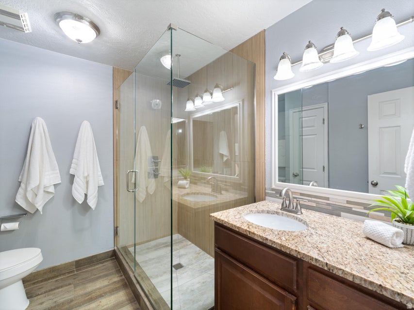 BLOOMINGTON HILLS - Residential