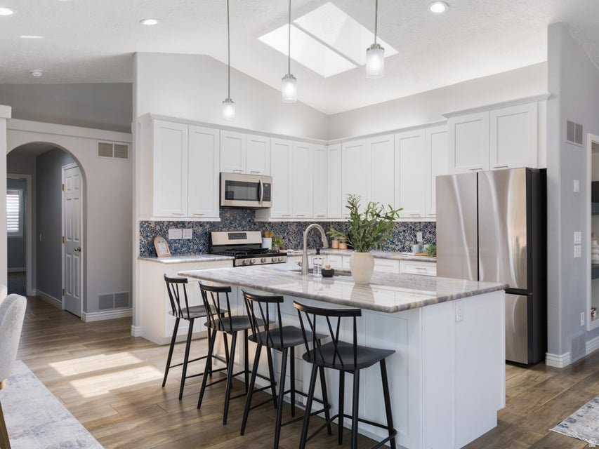 BLOOMINGTON HILLS - Residential