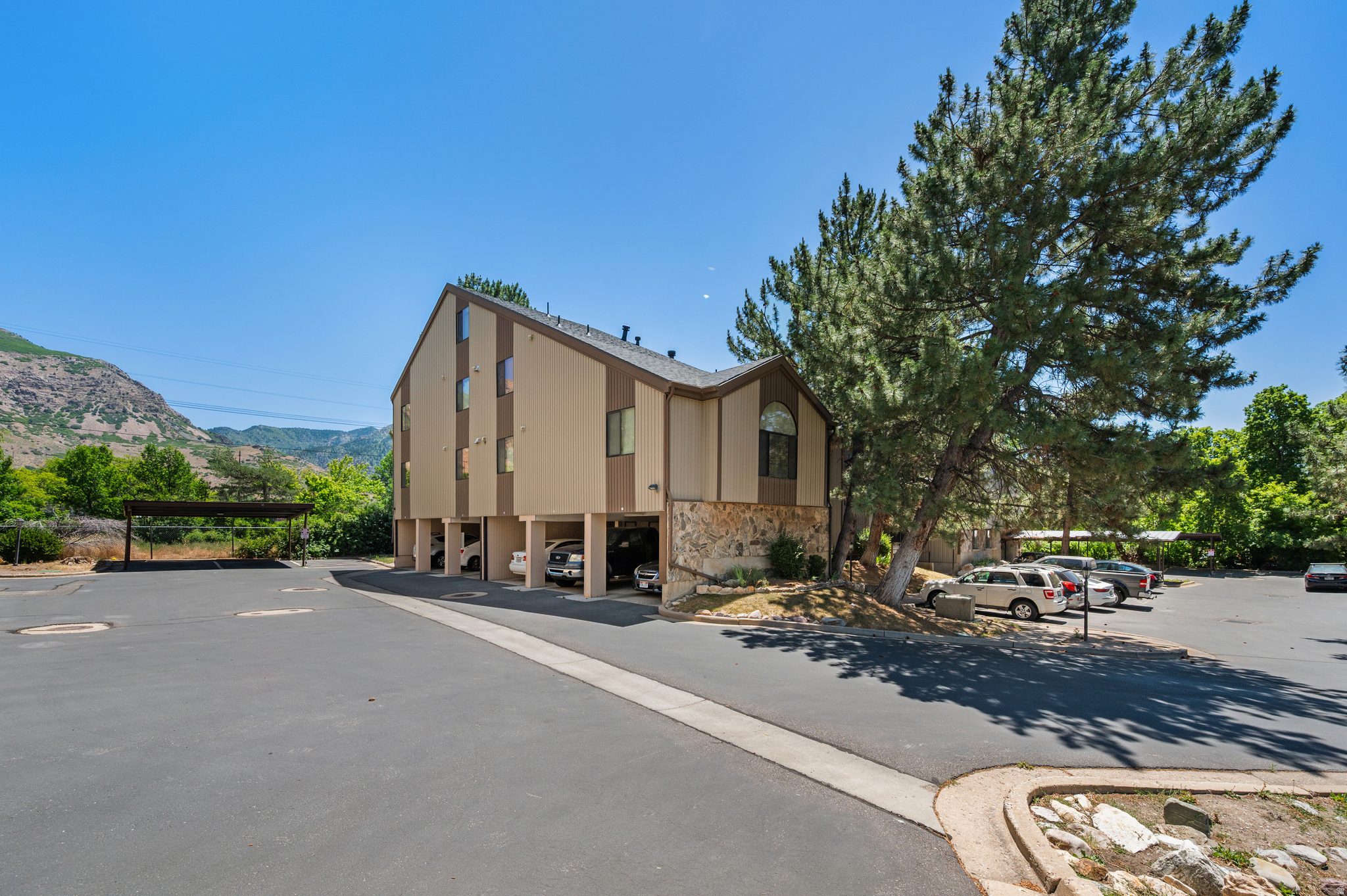 MILLSTONE MANOR - Residential