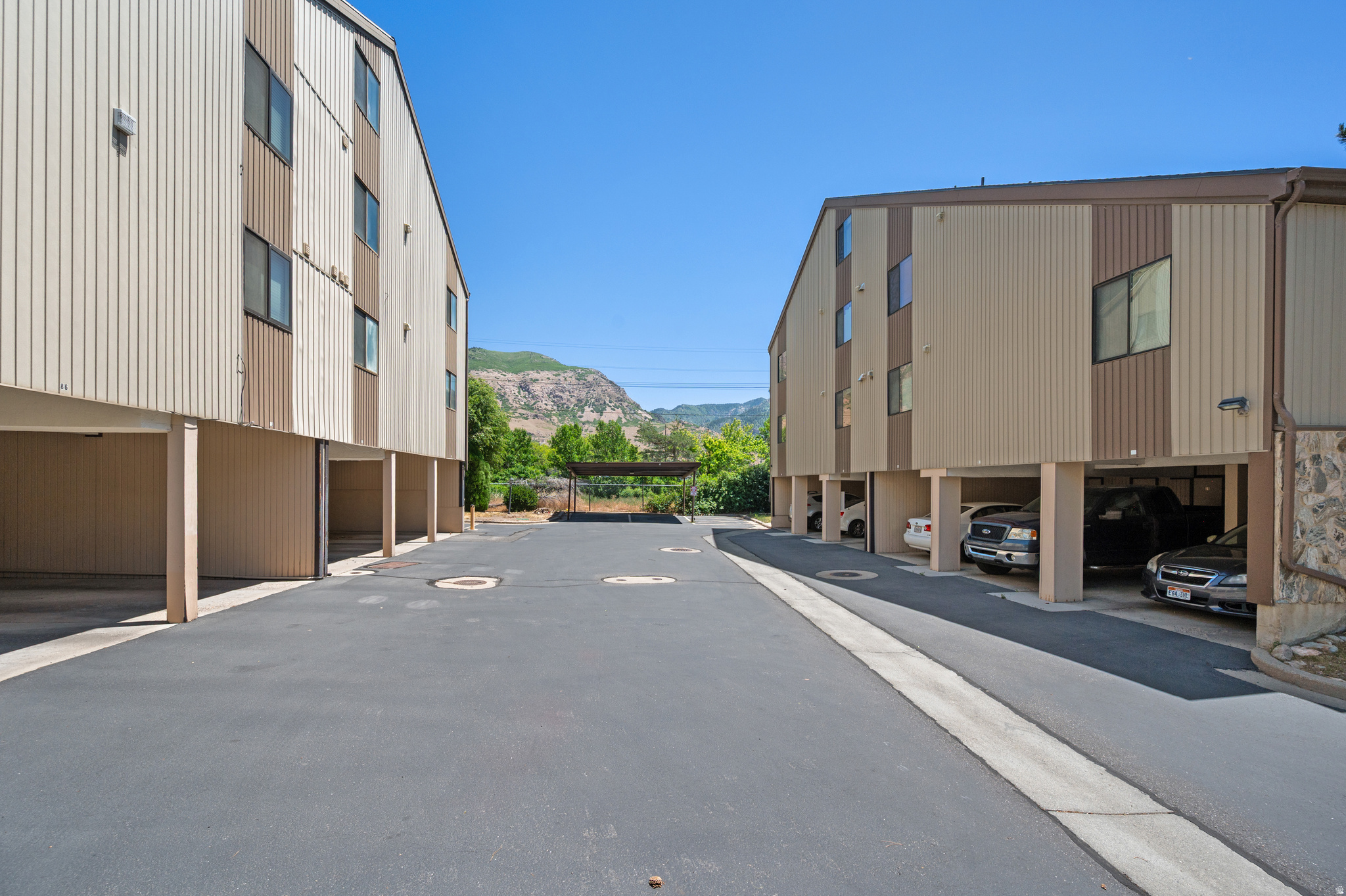 MILLSTONE MANOR - Residential