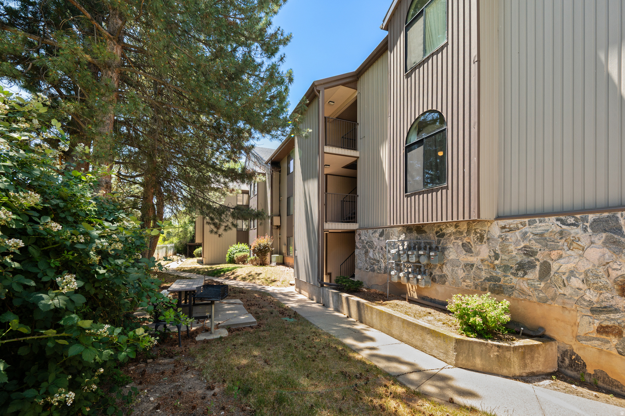 MILLSTONE MANOR - Residential