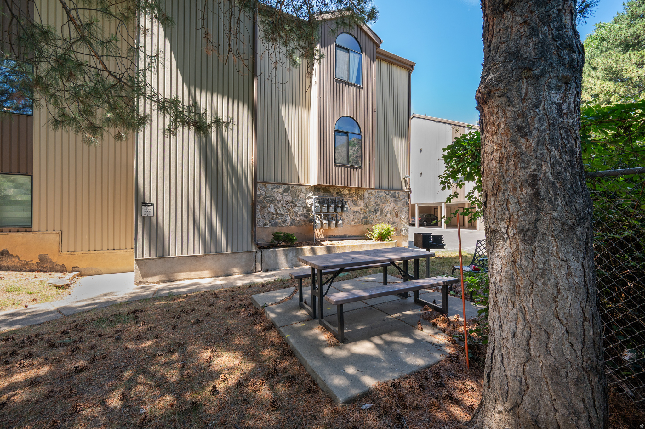 MILLSTONE MANOR - Residential