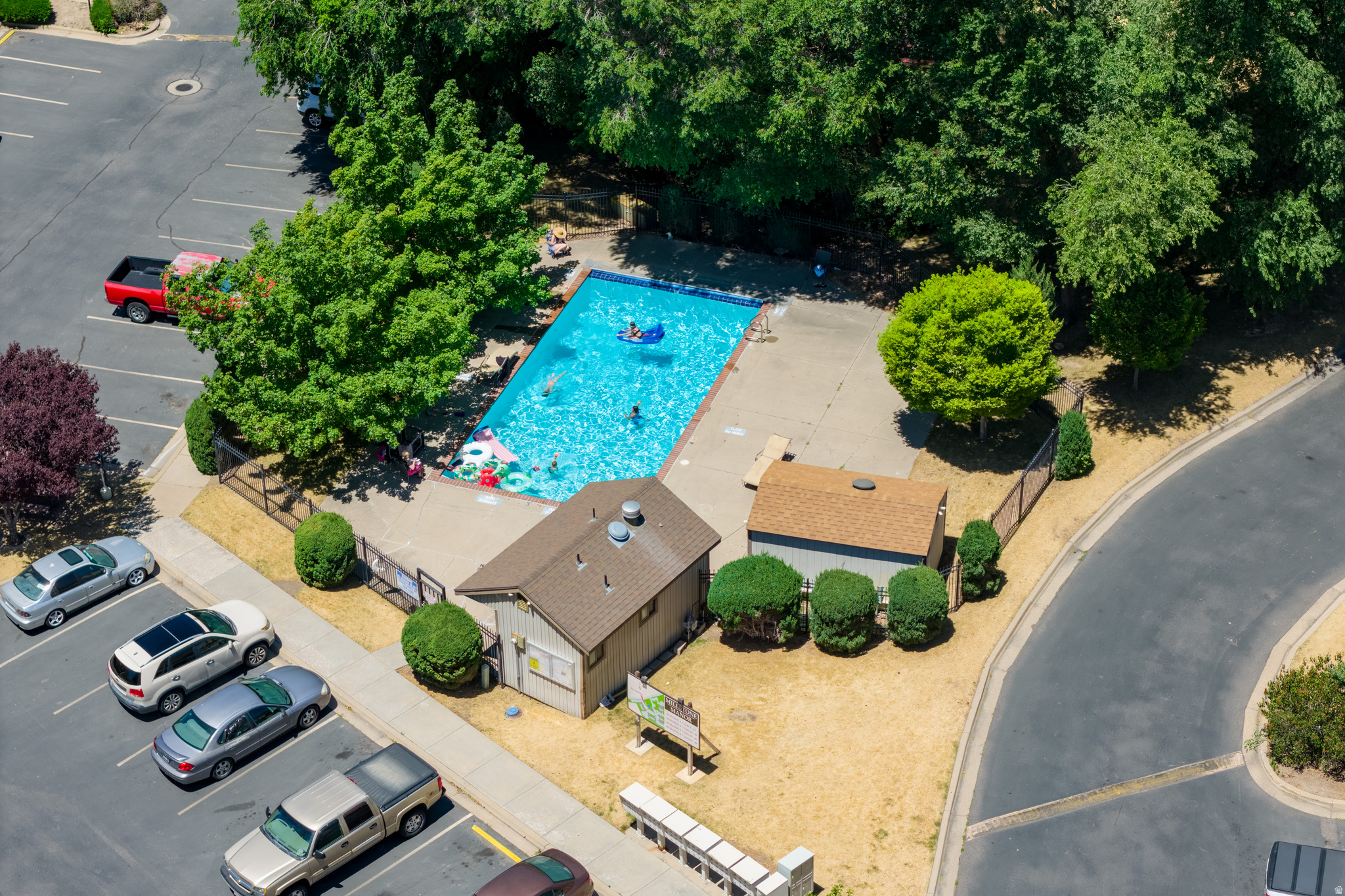 MILLSTONE MANOR - Residential