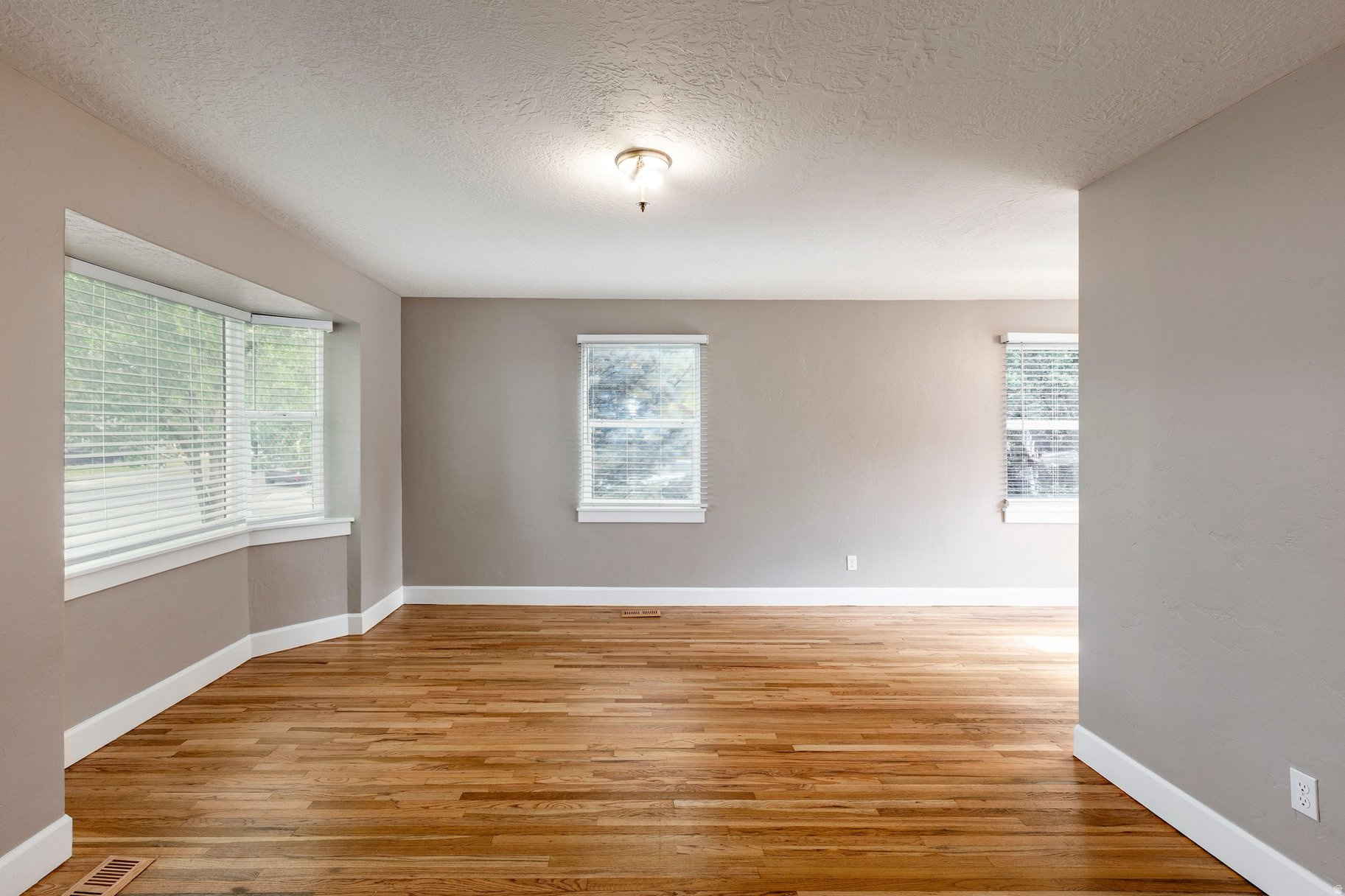MOUNTAIR ACRES - Residential