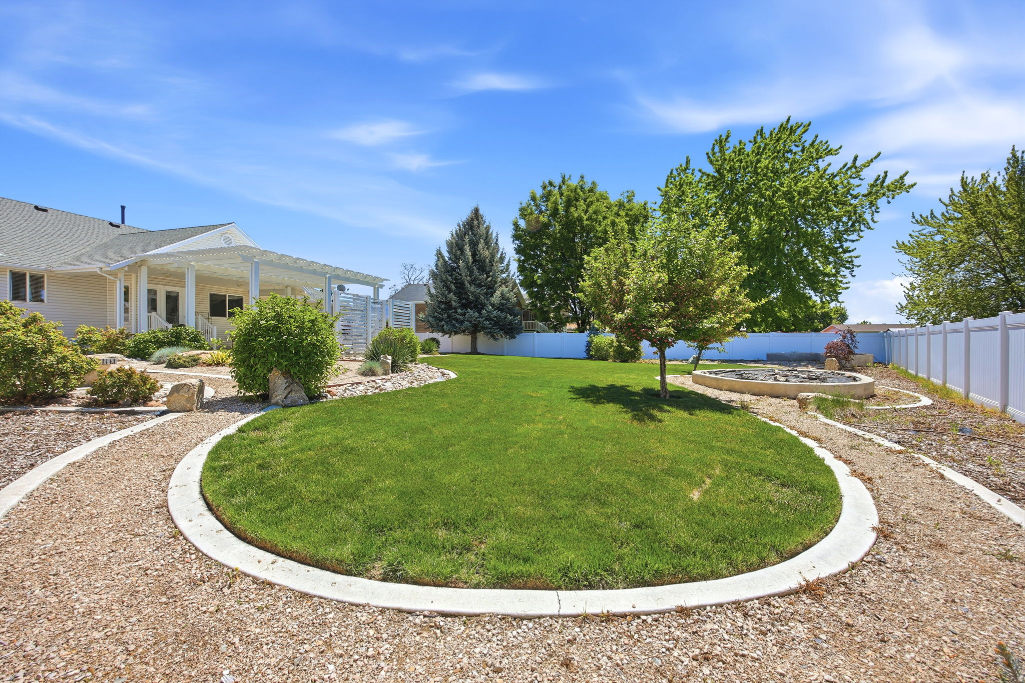 WHISPERING WILLOW - Residential