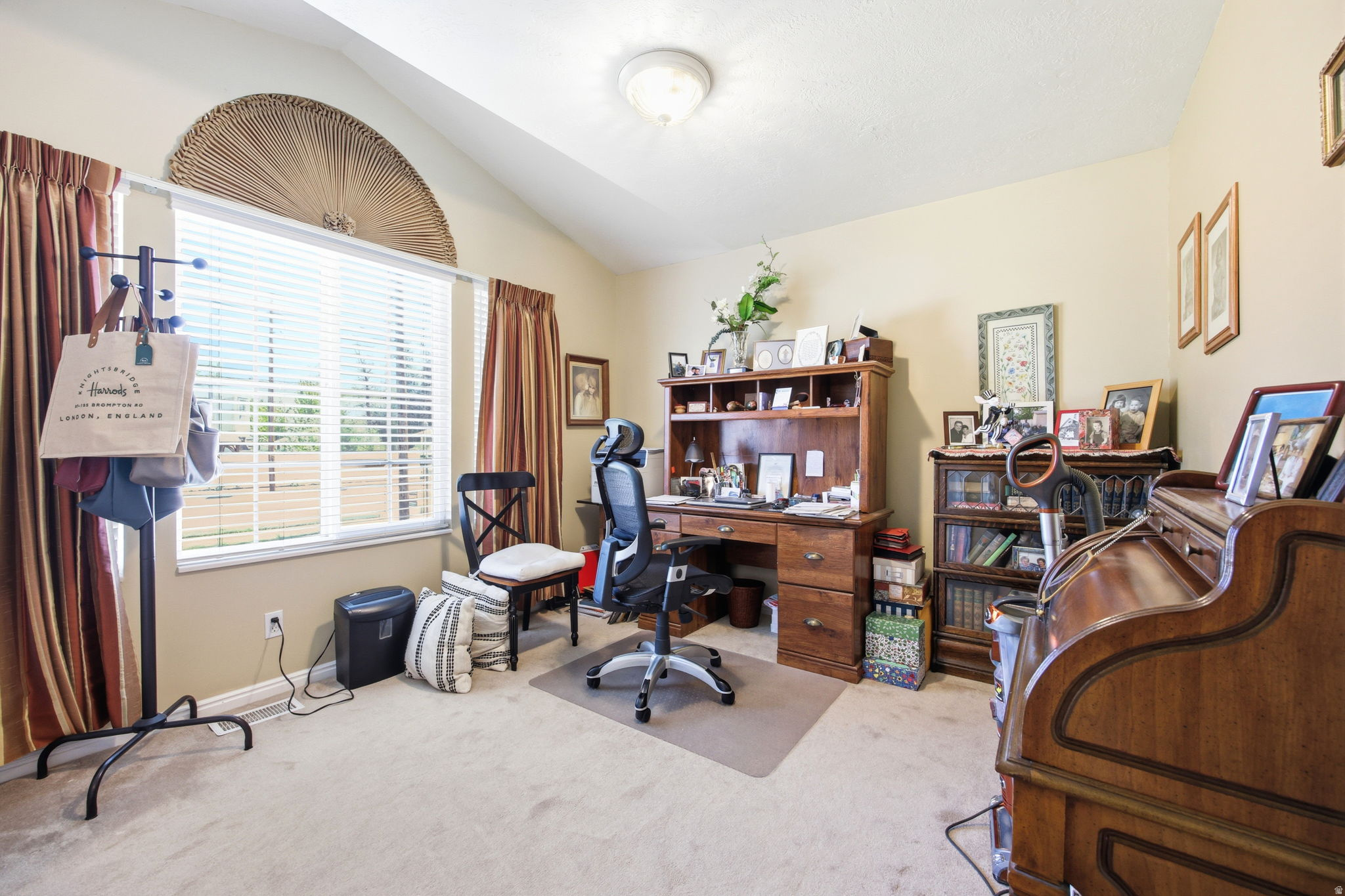WHISPERING WILLOW - Residential