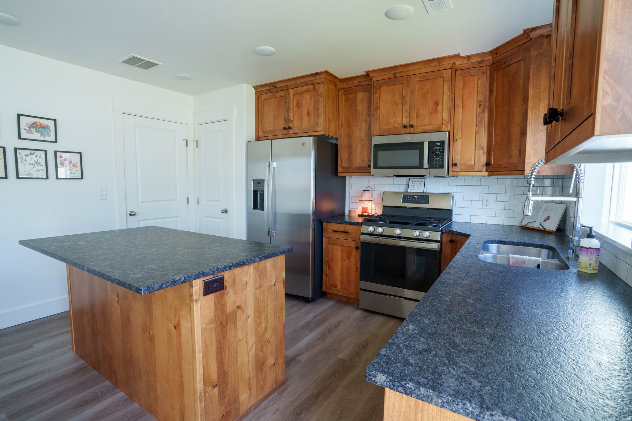 MEADOWBROOK - Residential